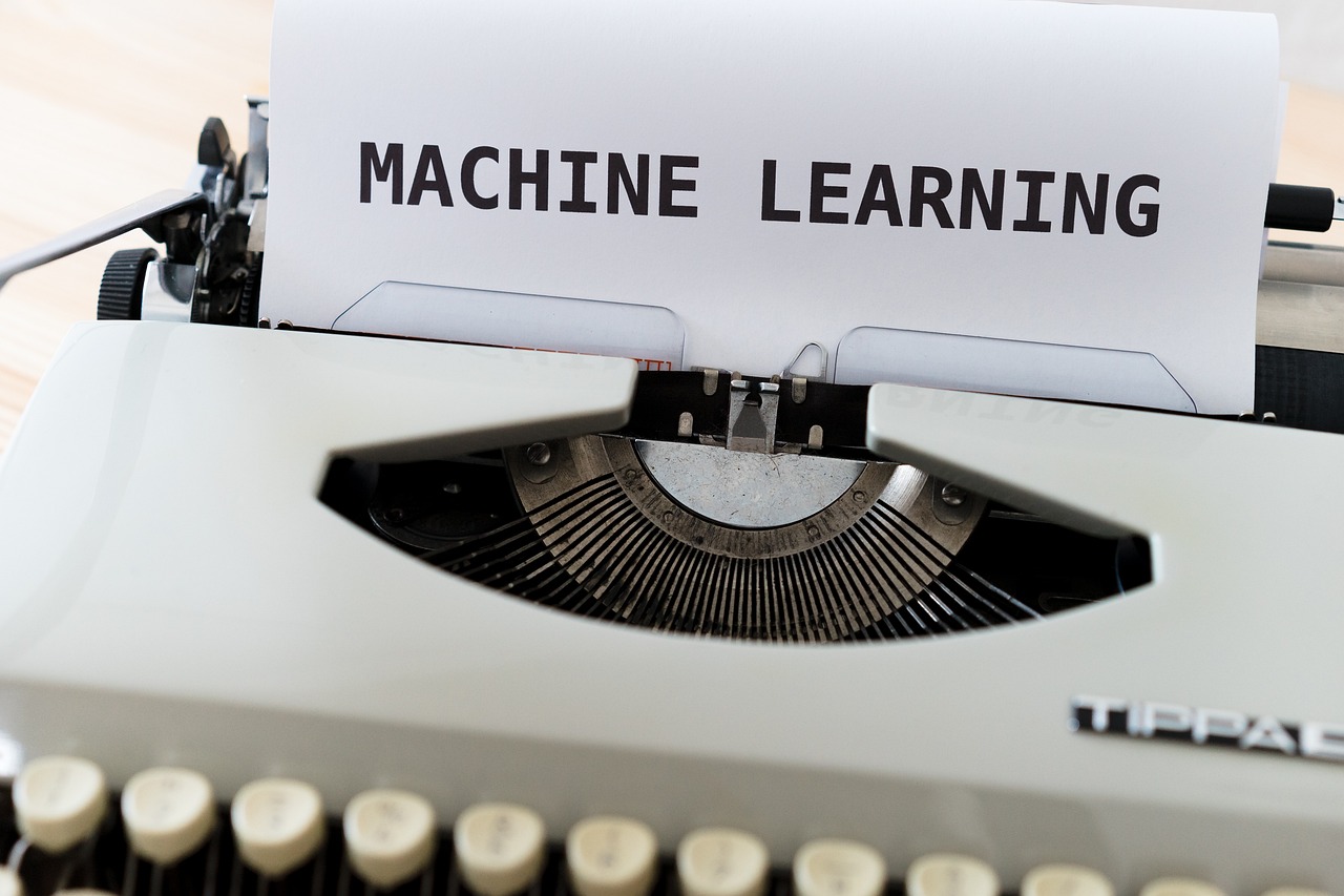 Maszyna do pisania z kartką "MACHINE LEARNING" - symbol postępu w chińskich technologiach AI.