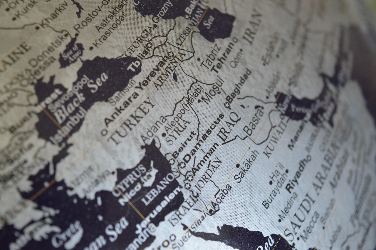 Mapa polityczna Bliskiego Wschodu z zaznaczoną Syrią, kluczowym obszarem analizy artykułu.