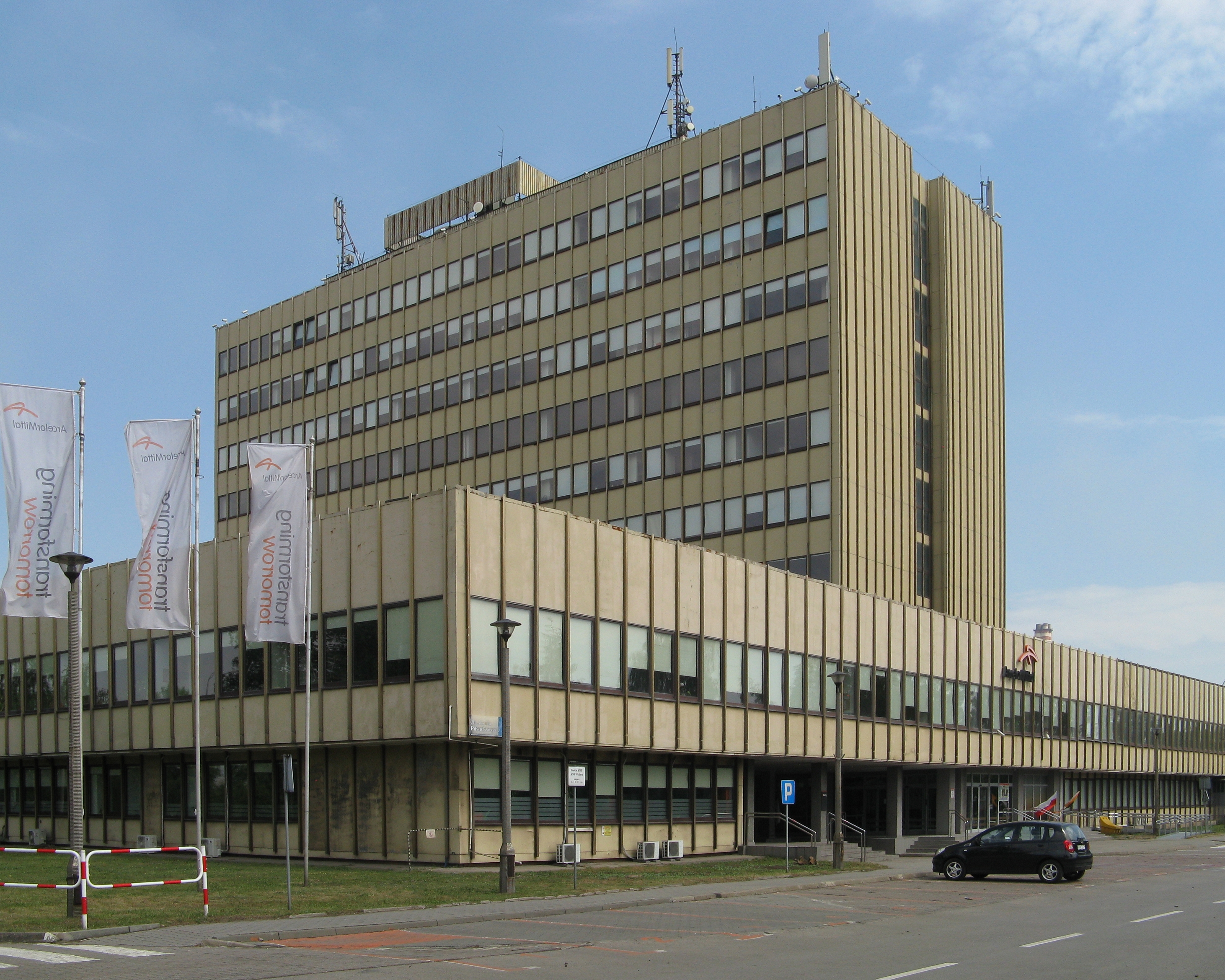 Budynek ArcelorMittal w Świętochłowicach, siedziba inwestycji w fotowoltaikę.