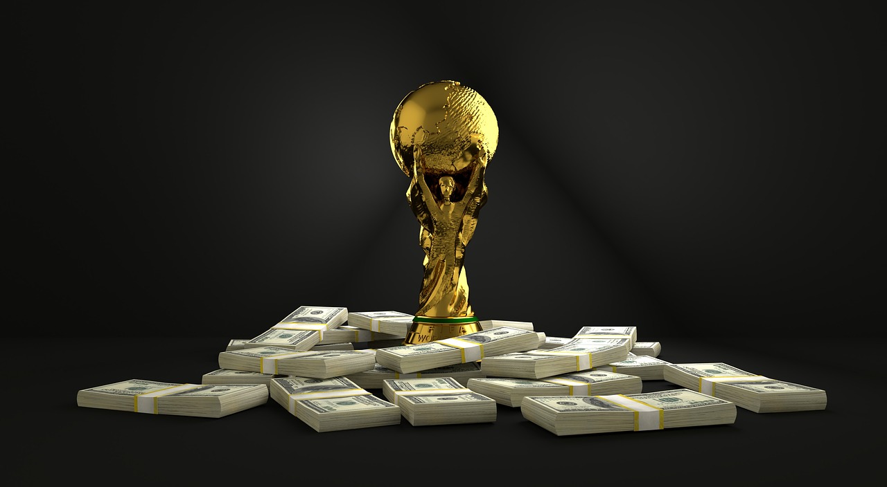 Złote trofeum piłkarskie otoczone przez stosy pieniędzy, symbolizujące cenne punkty w Premier League.