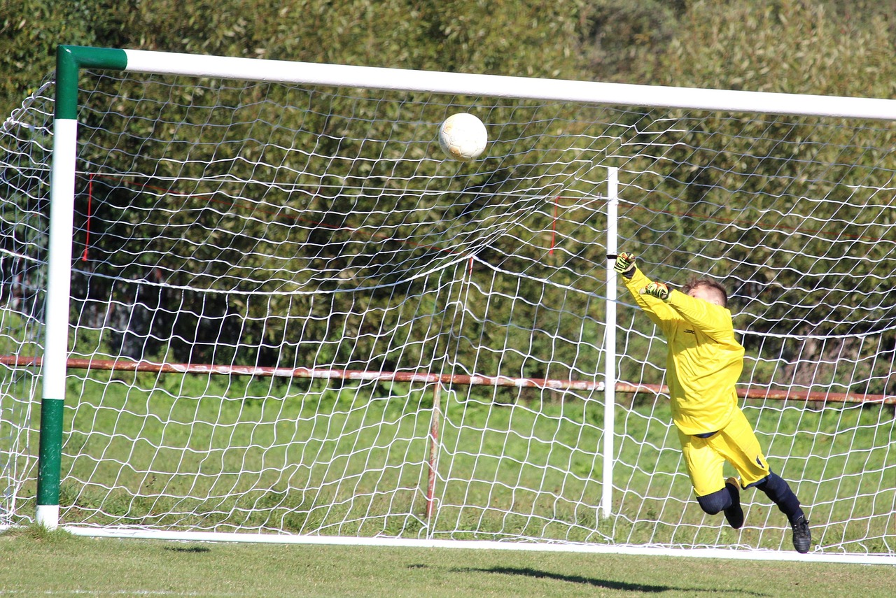 Bramkarz-fenomen! 19-latek z Jagiellonii zatrzymał postrach PSG. Tak rodzi się legenda!