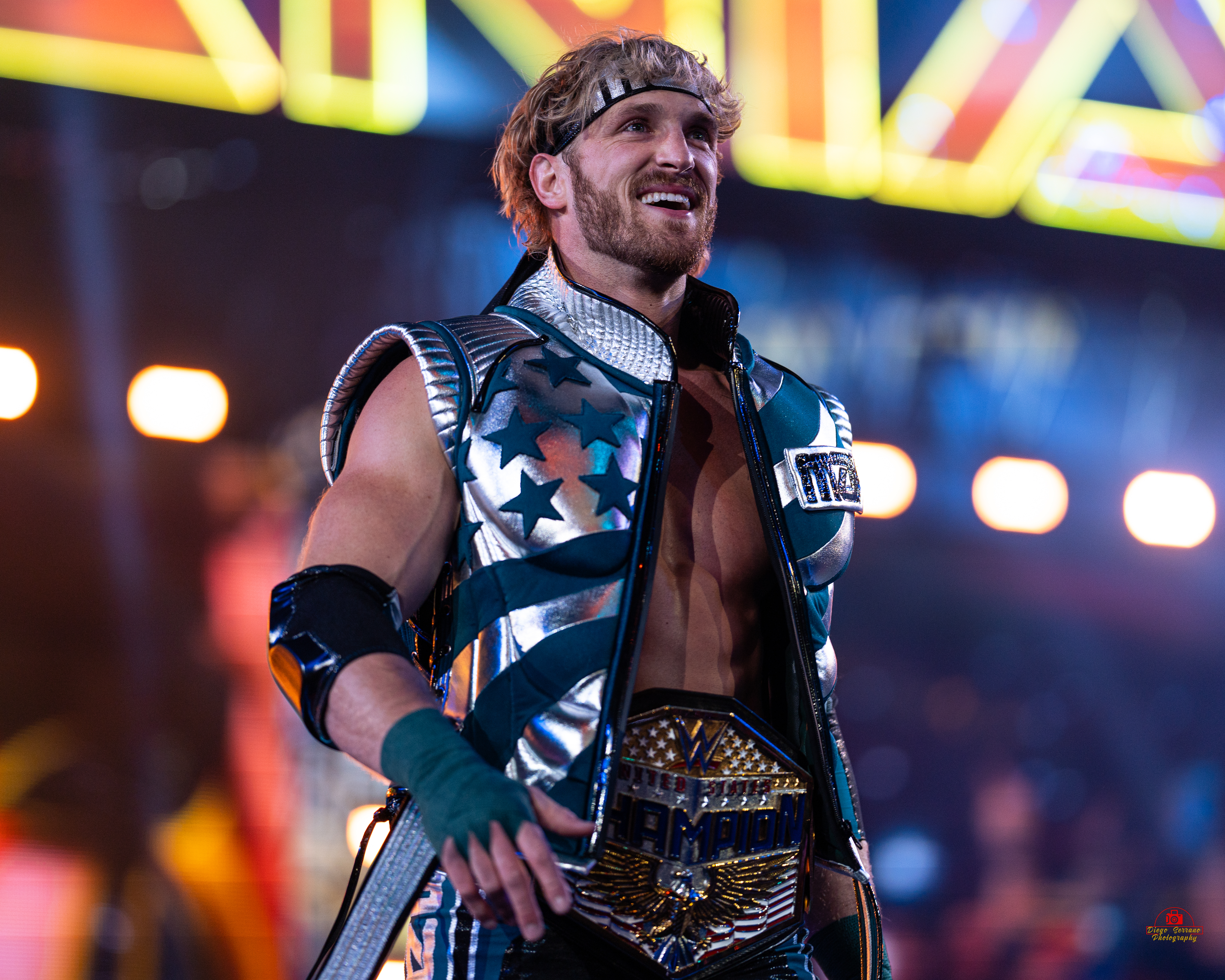 Logan Paul, znany influencer i mistrz WWE, prezentuje swoją inwestycję w luksusową nieruchomość w Portoryko.