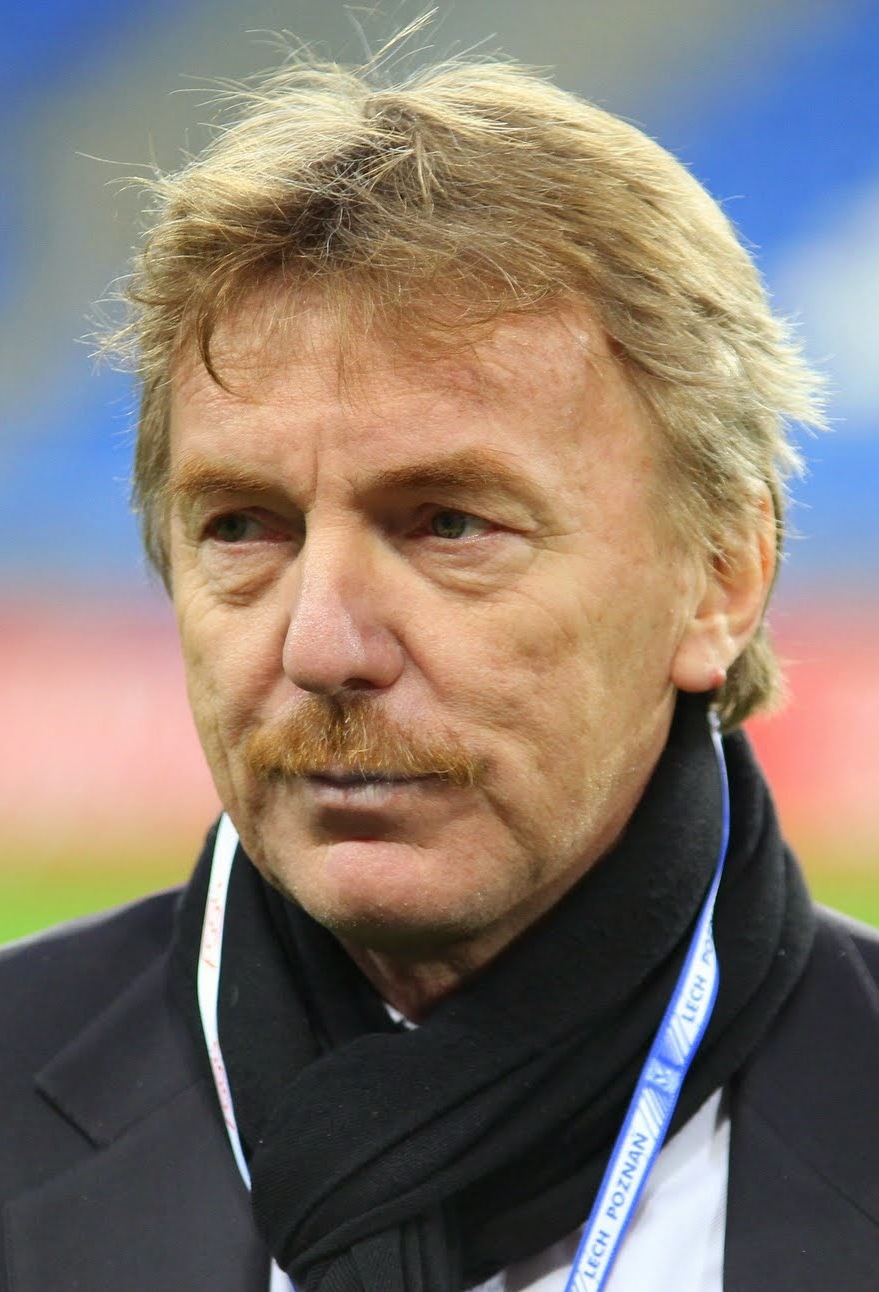 Zbigniew Boniek, były prezes PZPN, krytykuje polską piłkę w programie Cafe Futbol.