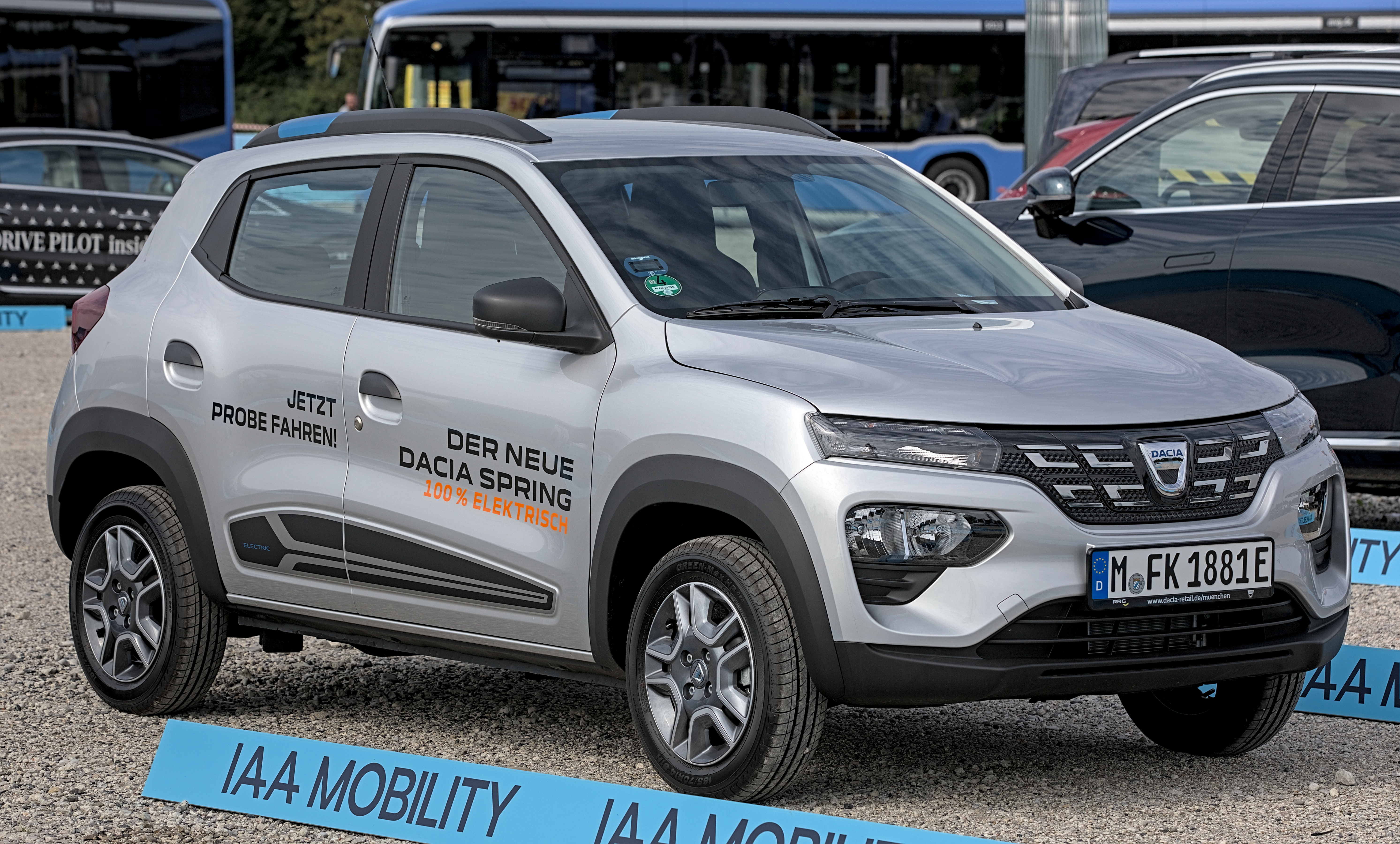 Nowa Dacia Spring 100% elektryczna na tle IAA MOBILITY