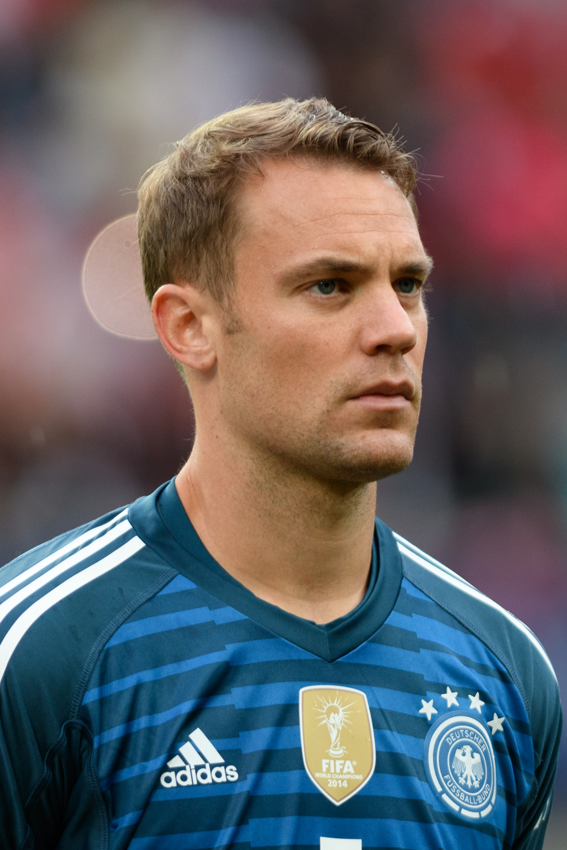 Manuel Neuer w koszulce reprezentacji Niemiec, bramkarz Bayernu Monachium.