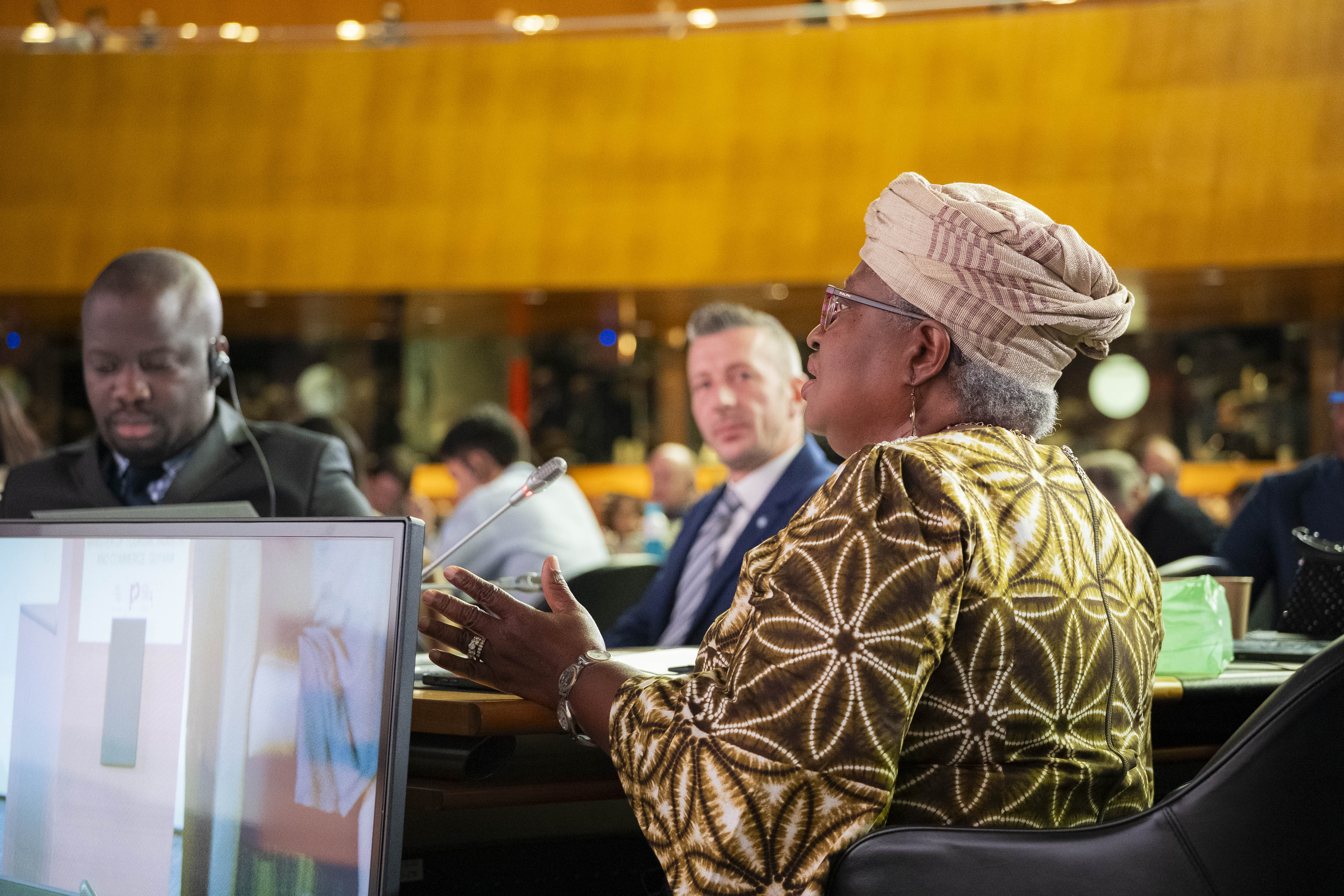 Dyrektor Generalna WTO Ngozi Okonjo-Iweala przemawia podczas konferencji, omawiając wpływ AI na handel.
