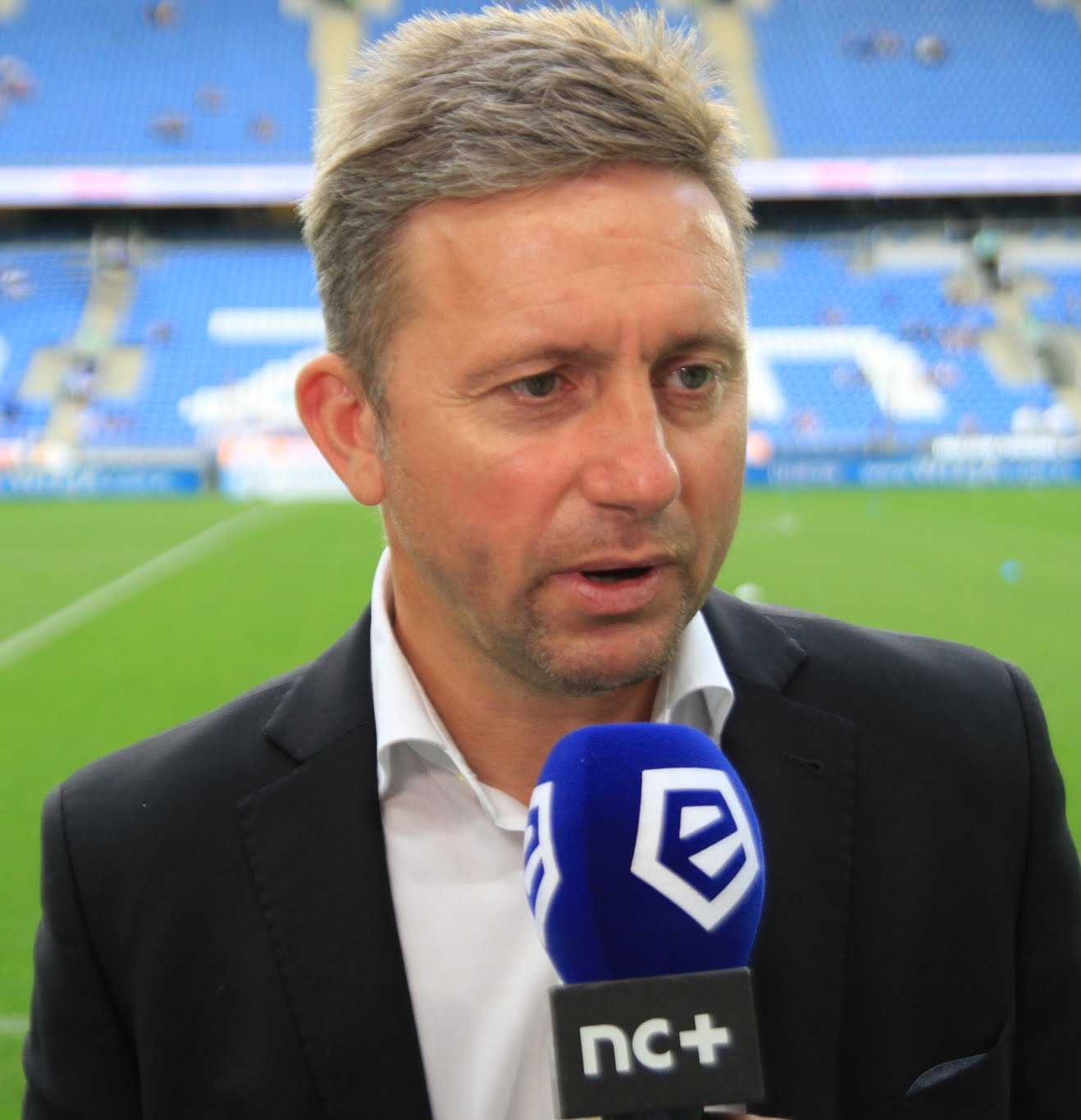 Jerzy Brzęczek, trener młodzieżowej reprezentacji Polski, udziela wywiadu po zwycięskim meczu.