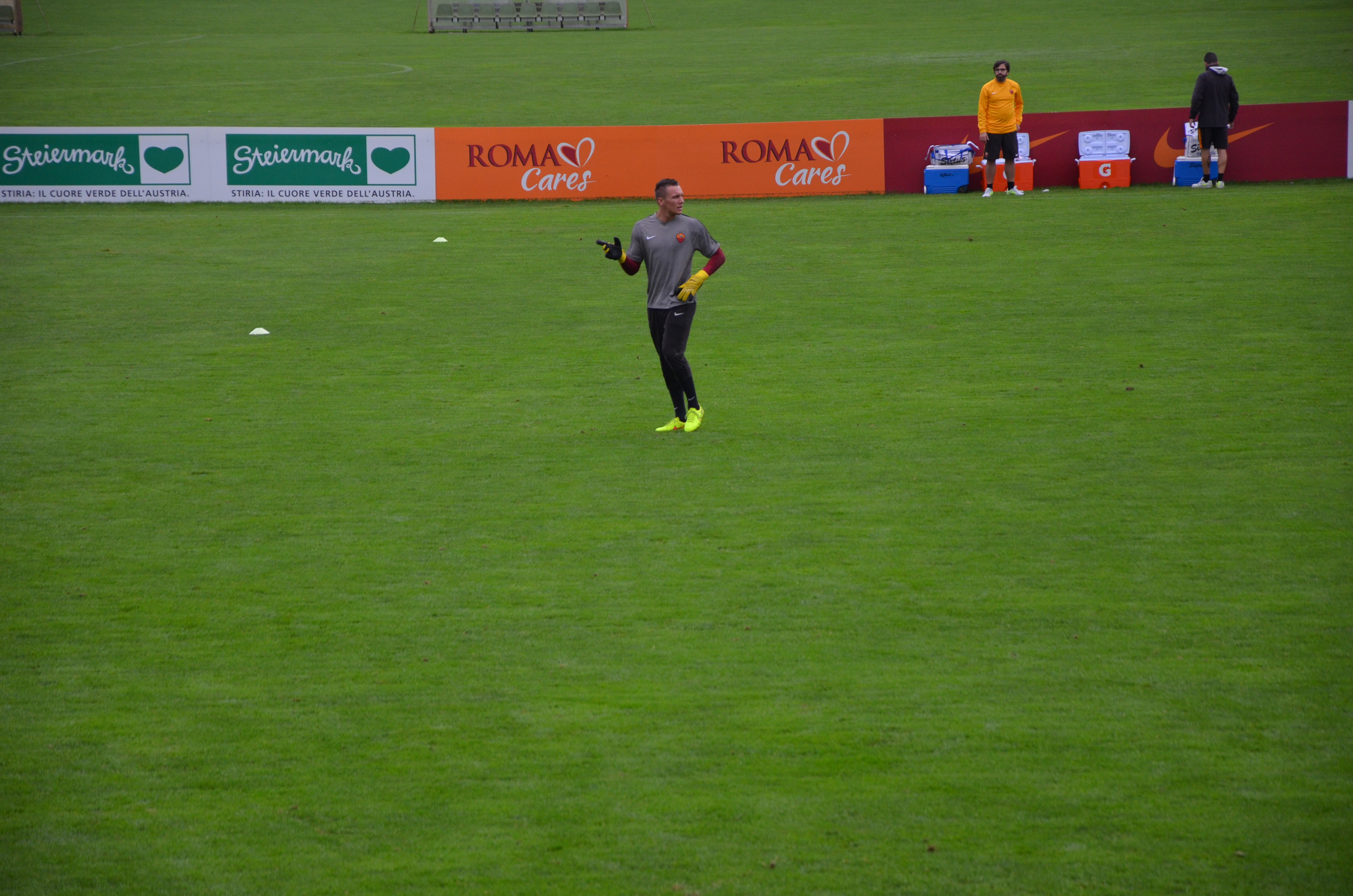 Wielki powrót Skorupskiego! Bologna triumfuje w Lidze Europy, a giganci potykają się na murawie!