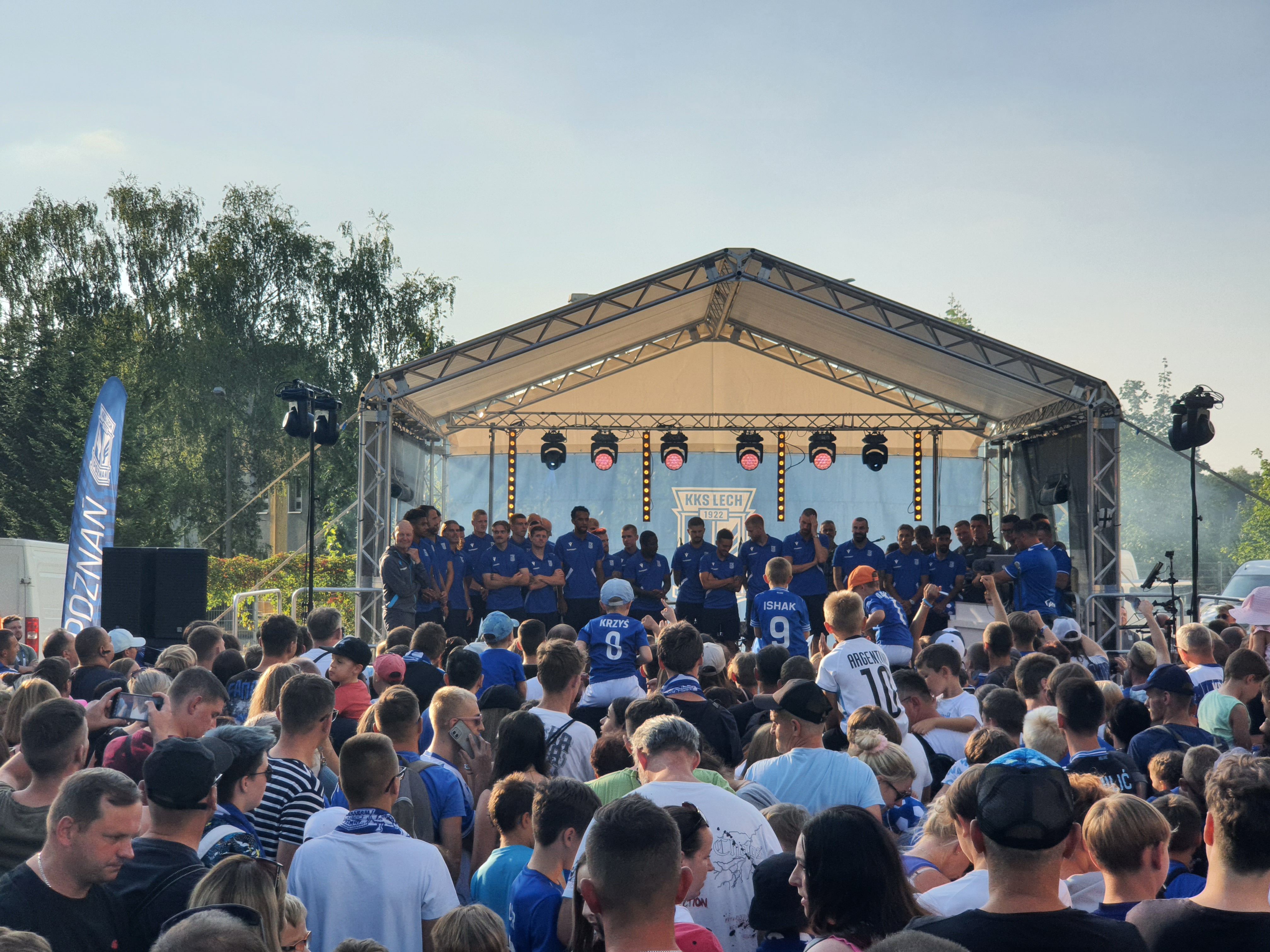 Niebywałe. Gibraltar zatopił Mistrza Polski! Szok i kompromitacja Lecha Poznań