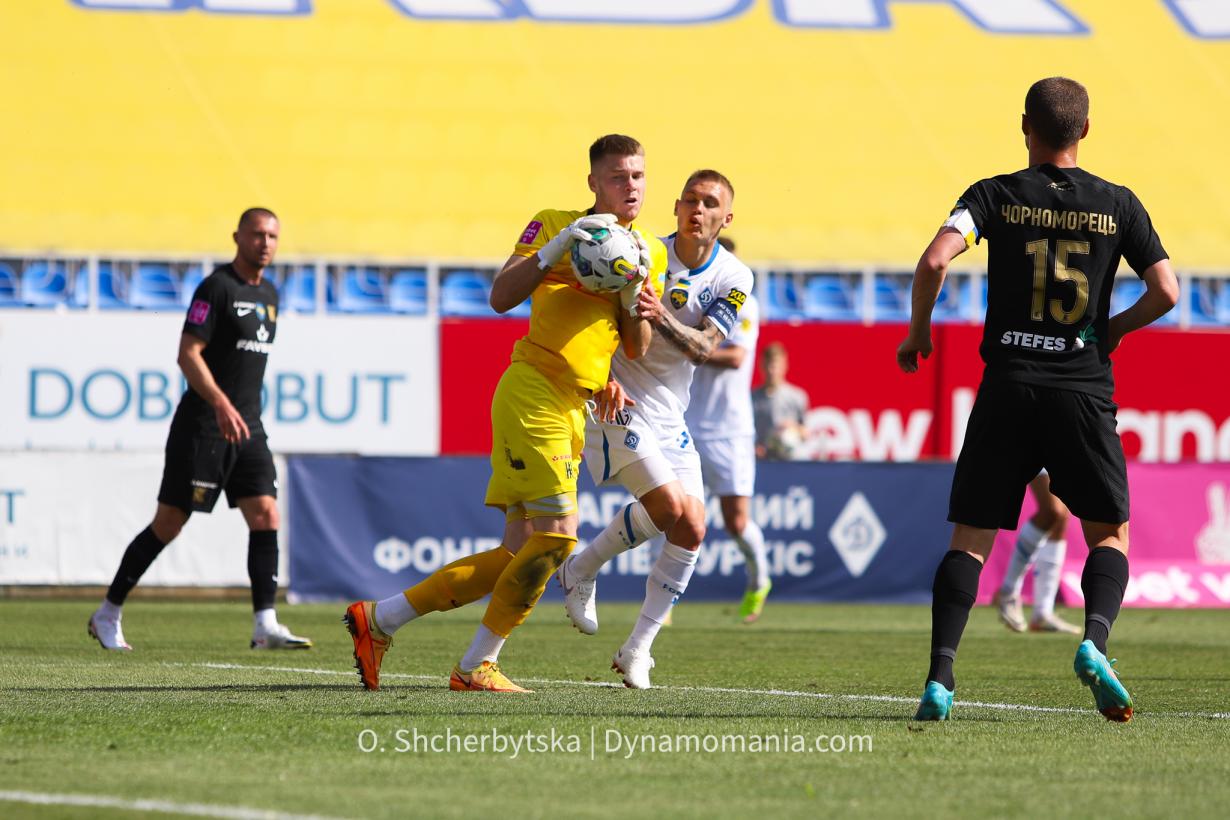 Bramkarz w ogniu krytyki: Gdy historia wdziera się na boisko i testuje nerwy ze stali