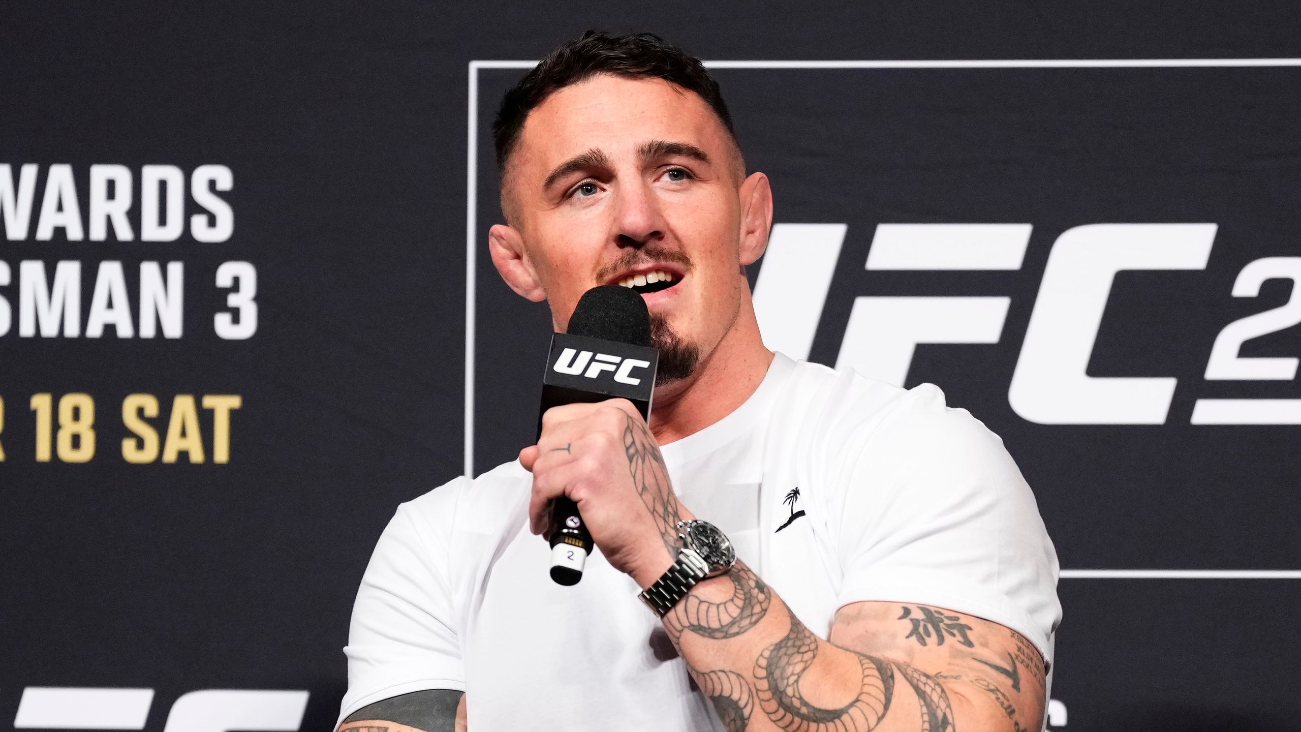 Walka o pas UFC przerwana w dramatycznych okolicznościach! Palce w oku Aspinalla zszokowały świat