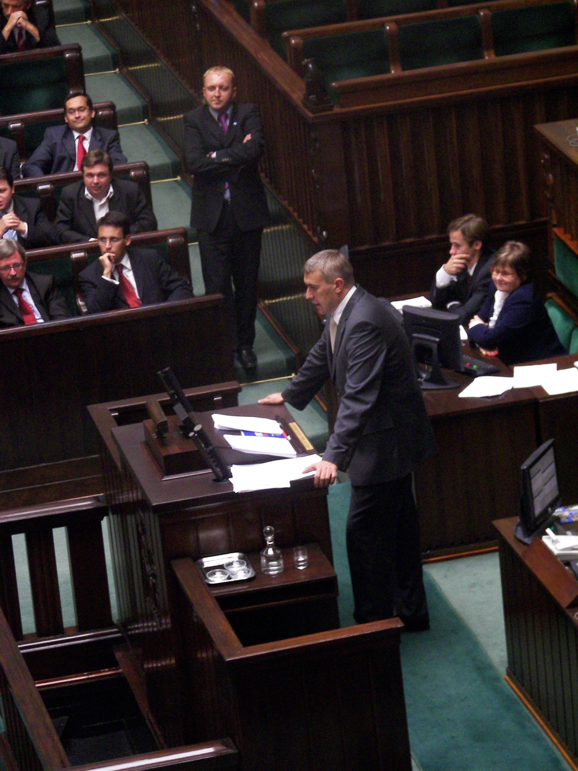 Roman Giertych i zaskakująca obrona posła Konfederacji. Analiza politycznego gestu