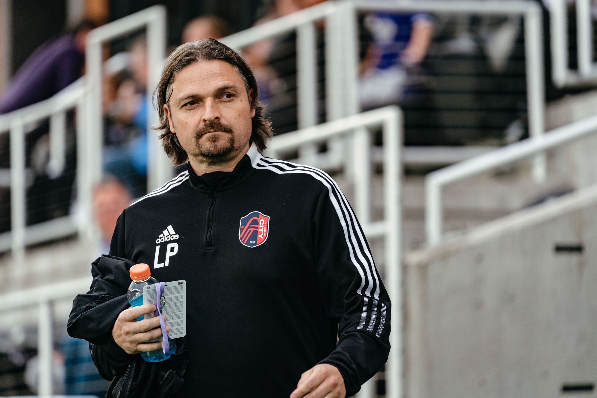 Zasłynął z kradzieży pingwina, teraz ma uratować giganta! Kim jest nowy dyrektor Aberdeen?