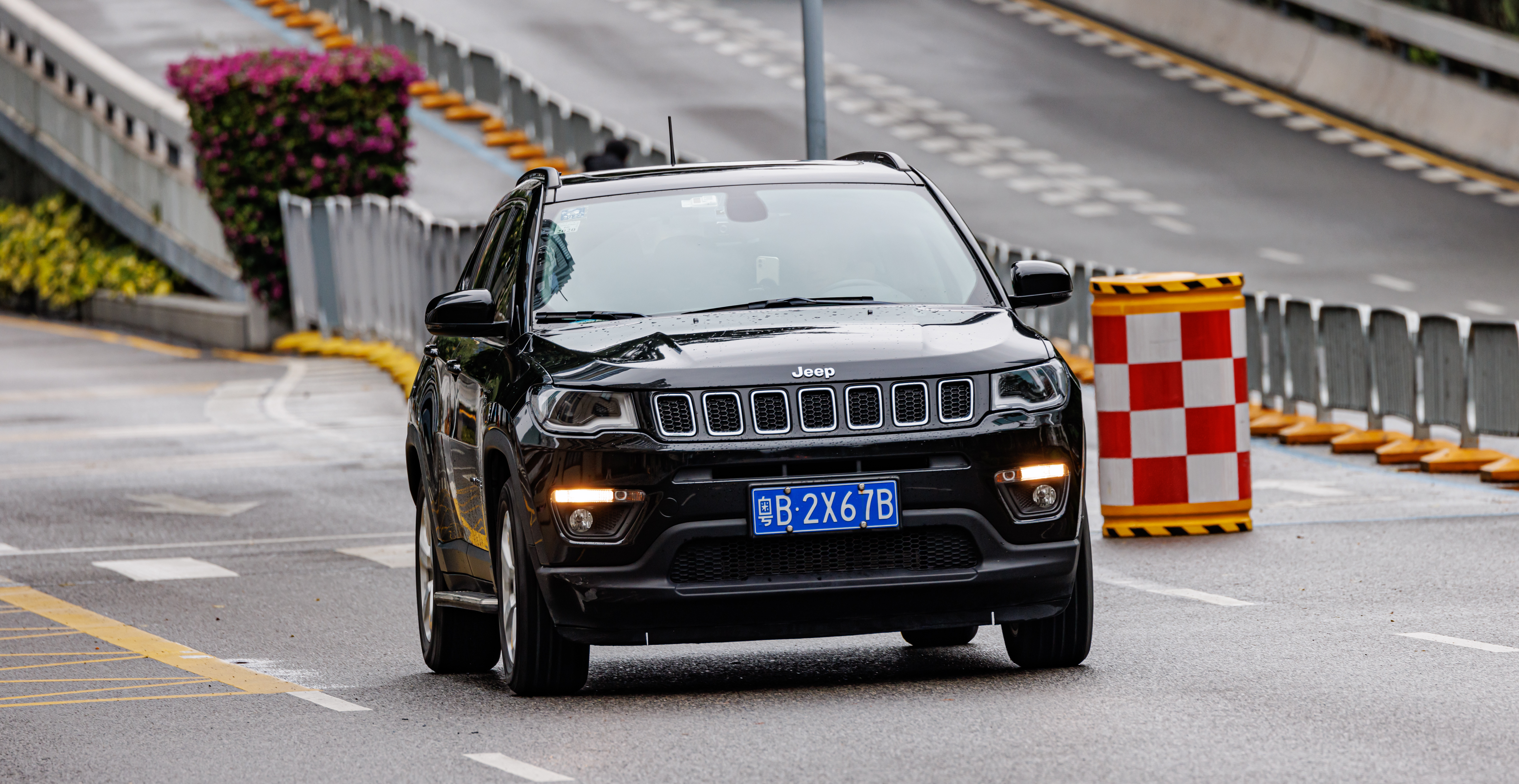 Nowy Jeep Compass 2025: Analiza Rynkowa i Finansowa. Czy to Inwestycja, na którą Czekasz?
