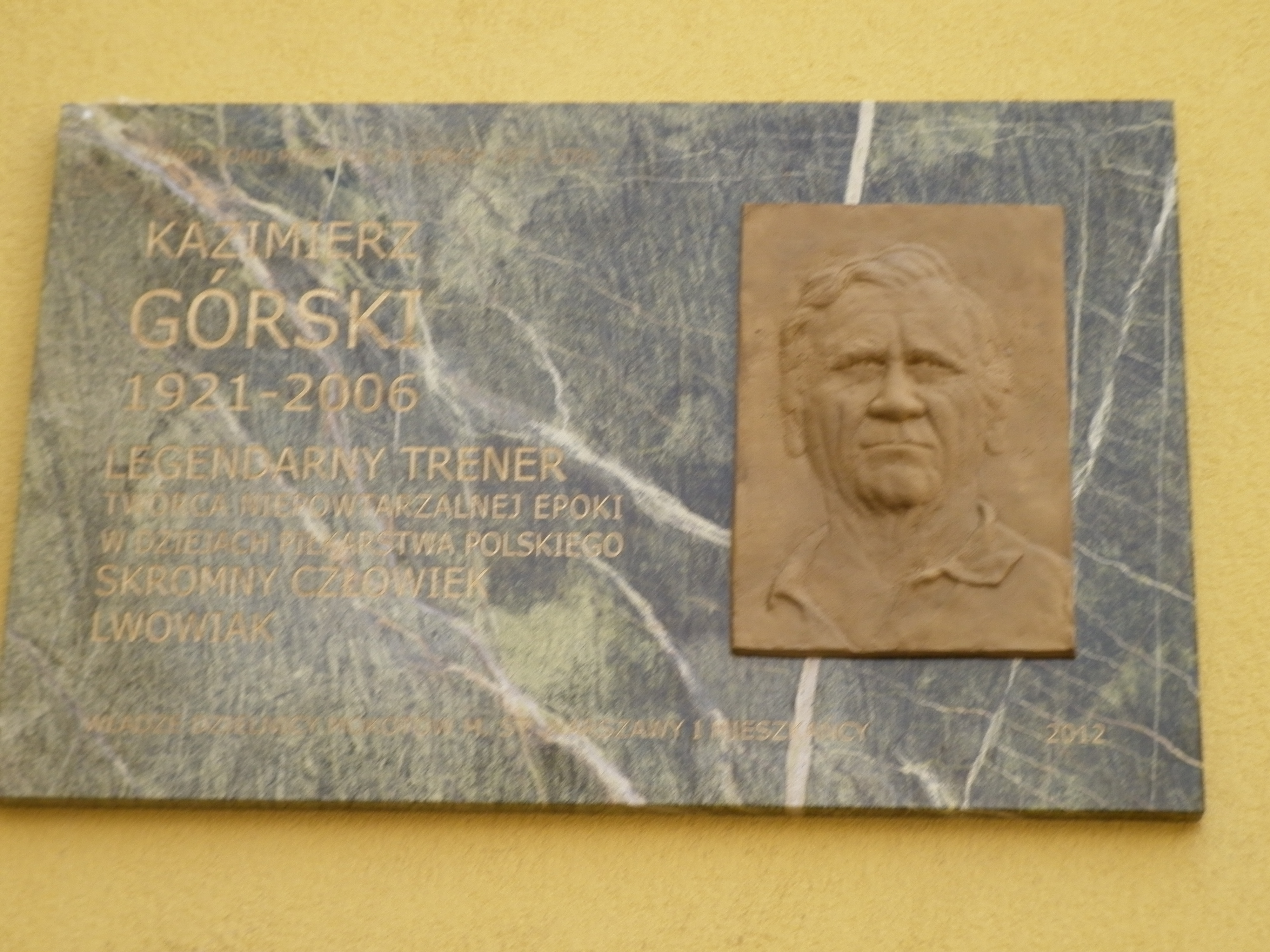 Złodzieje bez serca zaatakowali legendę. Szokująca kradzież na grobie Kazimierza Górskiego