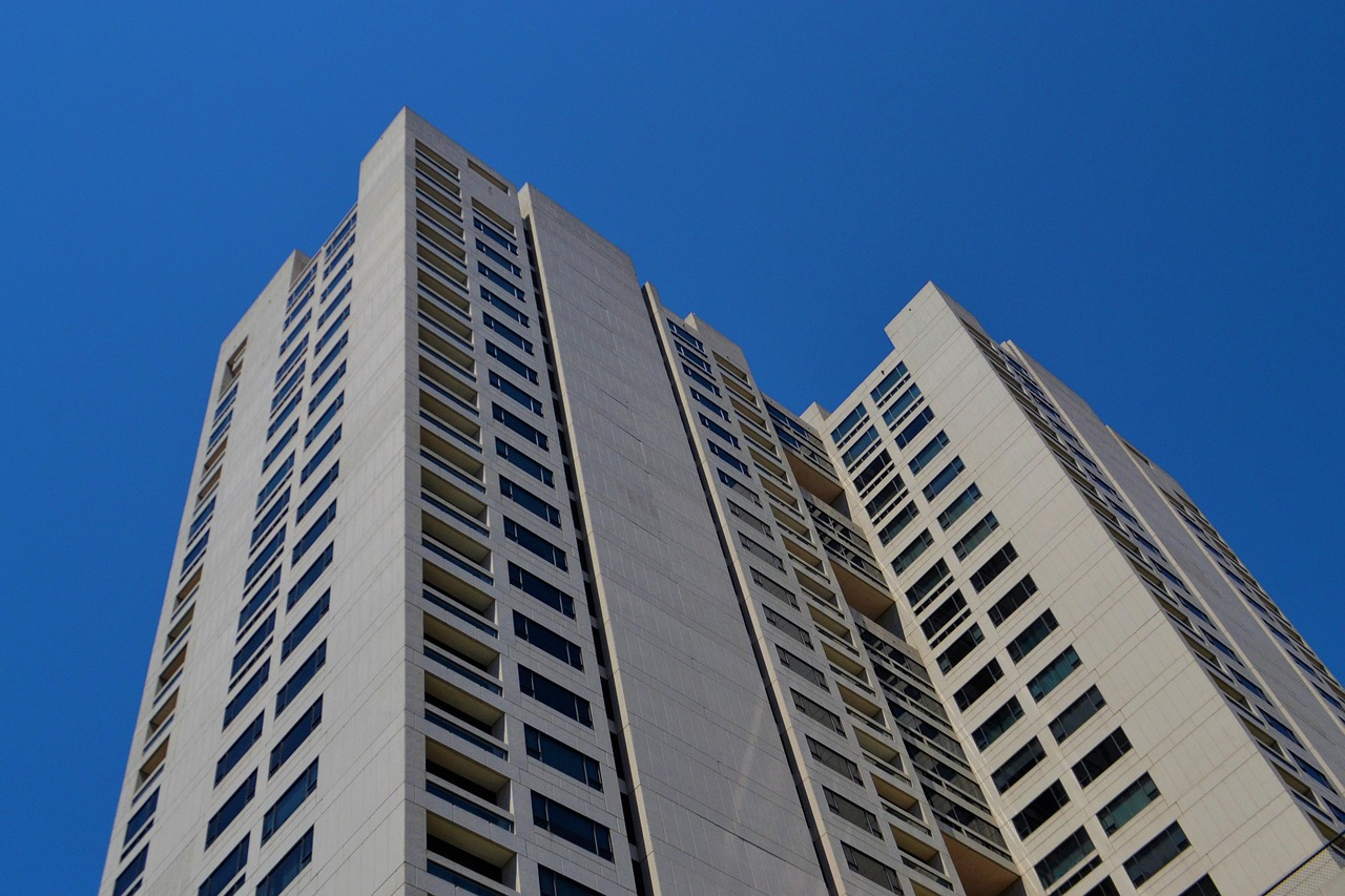 Biurowce w 2025: Analiza rynku i strategie inwestycyjne w nowej rzeczywistości