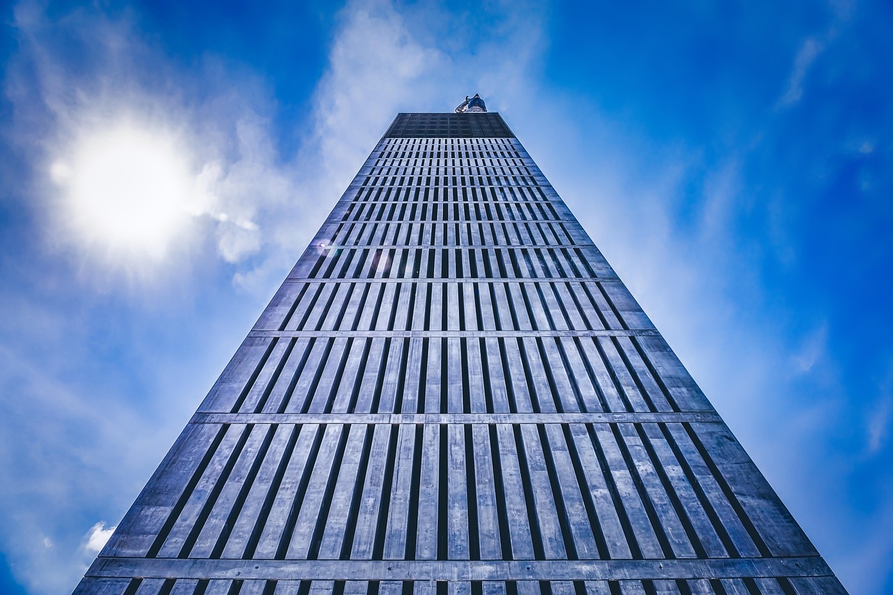 Antycyklon nad Polską: Co to oznacza dla pogody i dlaczego przynosi słońce?