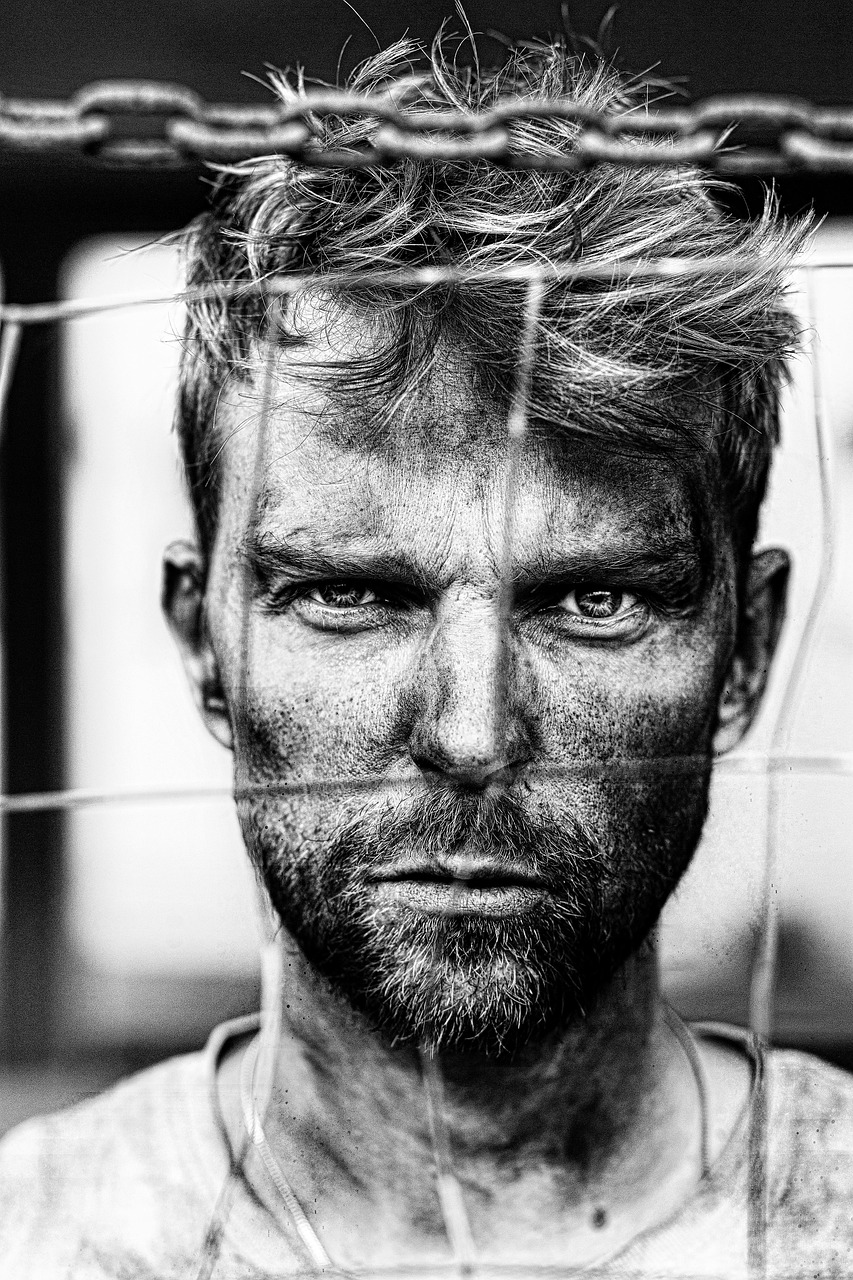 Od miesięcy bez słońca: Analiza kontrowersji wokół podziemnego więzienia w Izraelu