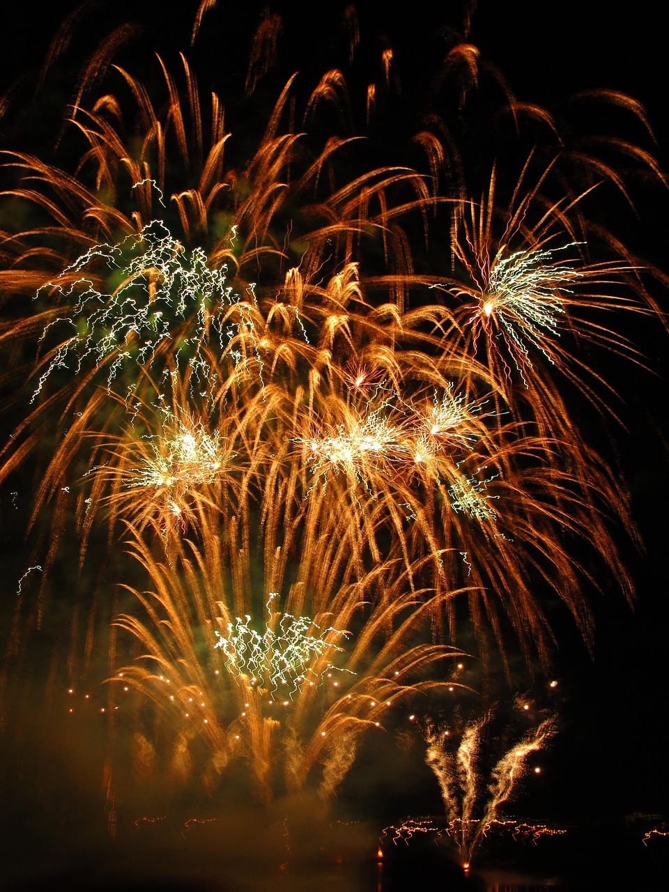 Święto Niepodległości 2025: Analiza obchodów w cieniu politycznych narracji