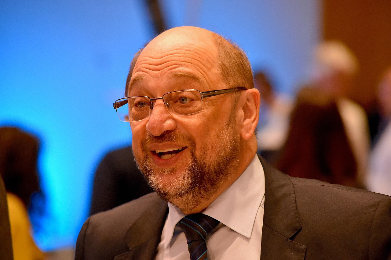 Kto poprowadzi PiS do walki o władzę? Nowy sondaż odsłania kulisy gry o tron