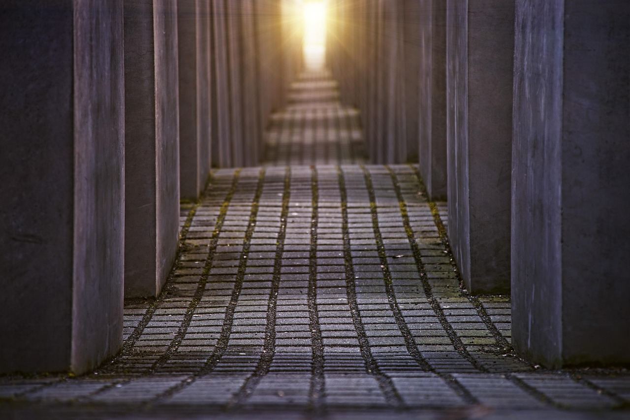 MSZ w centrum dyplomatycznej burzy. Analiza interwencji w sprawie aukcji pamiątek z Holokaustu