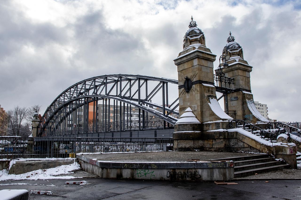 Podkarpacie pod naporem zimy: Jak nagłe ataki śniegu testują odporność regionu?