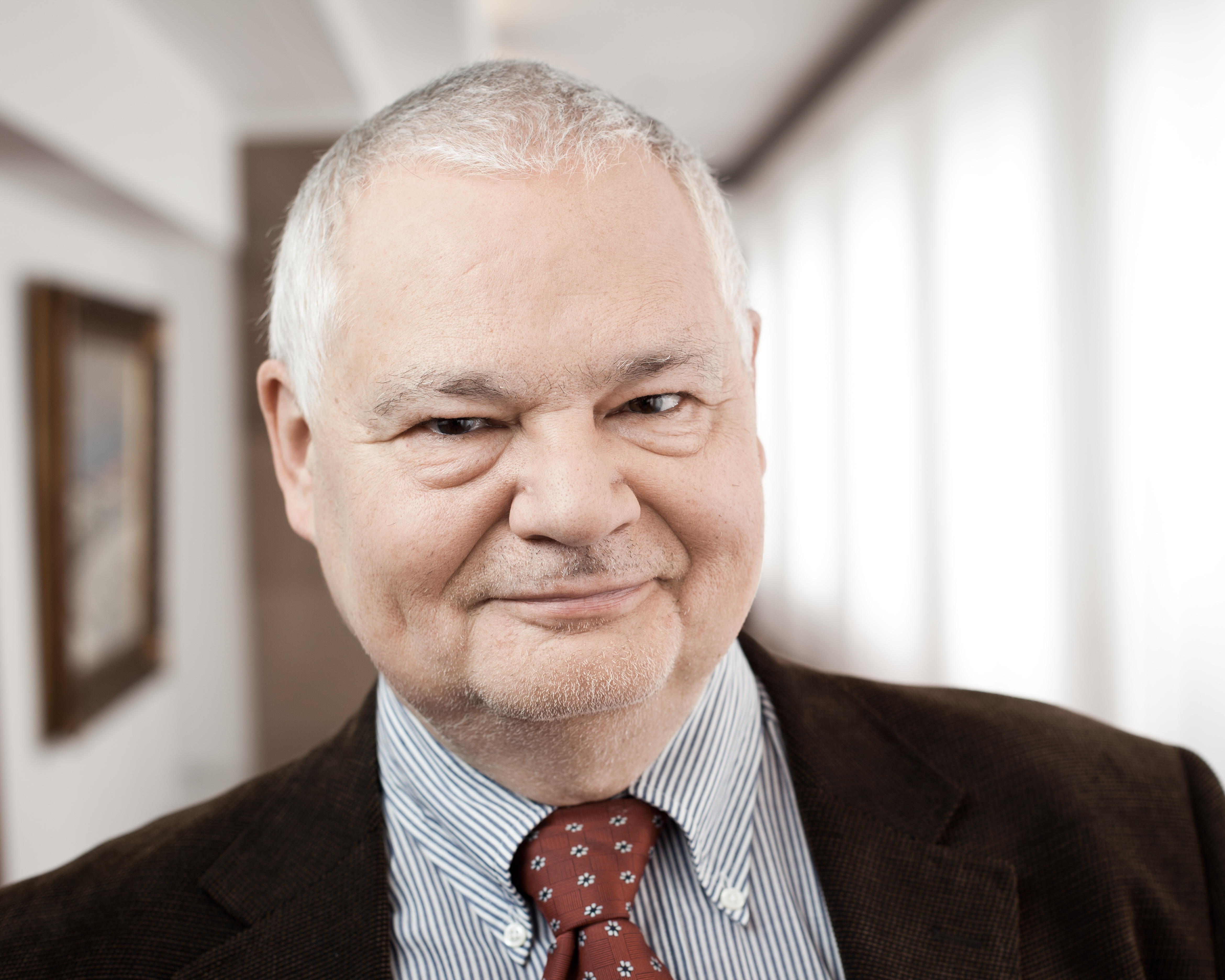 Kontrowersje w NBP: Oświadczenia majątkowe zarządu pod lupą i kryzys zaufania