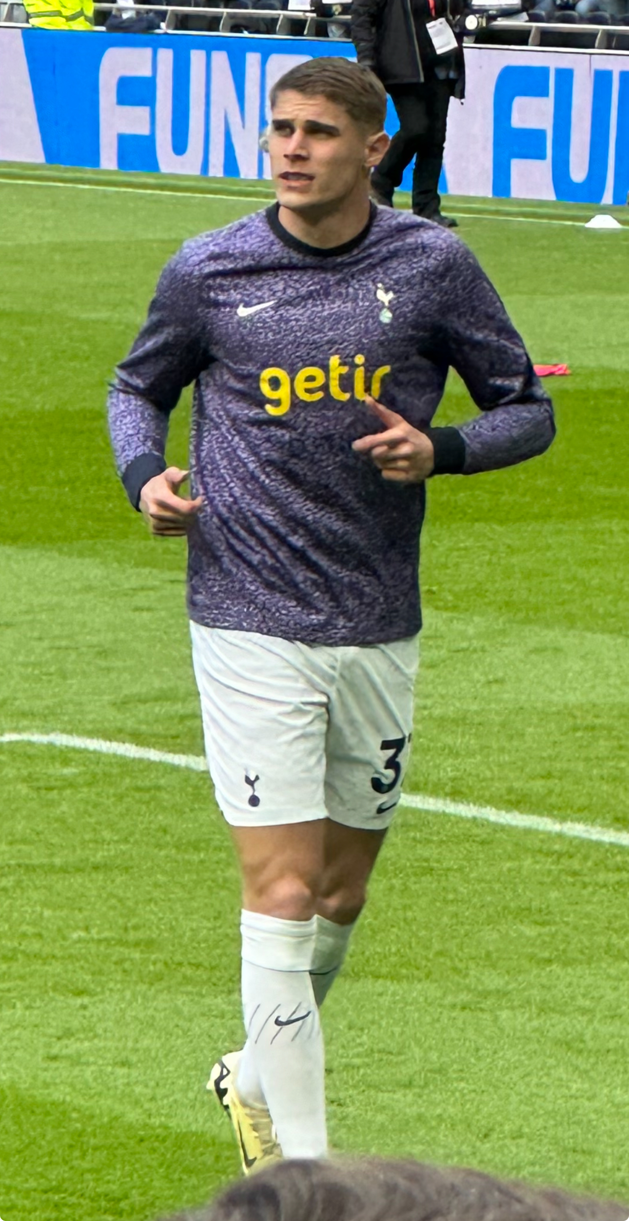 Nieprawdopodobny rajd, który wstrząsnął Ligą Mistrzów! Obrońca Tottenhamu napisał historię na naszych oczach!