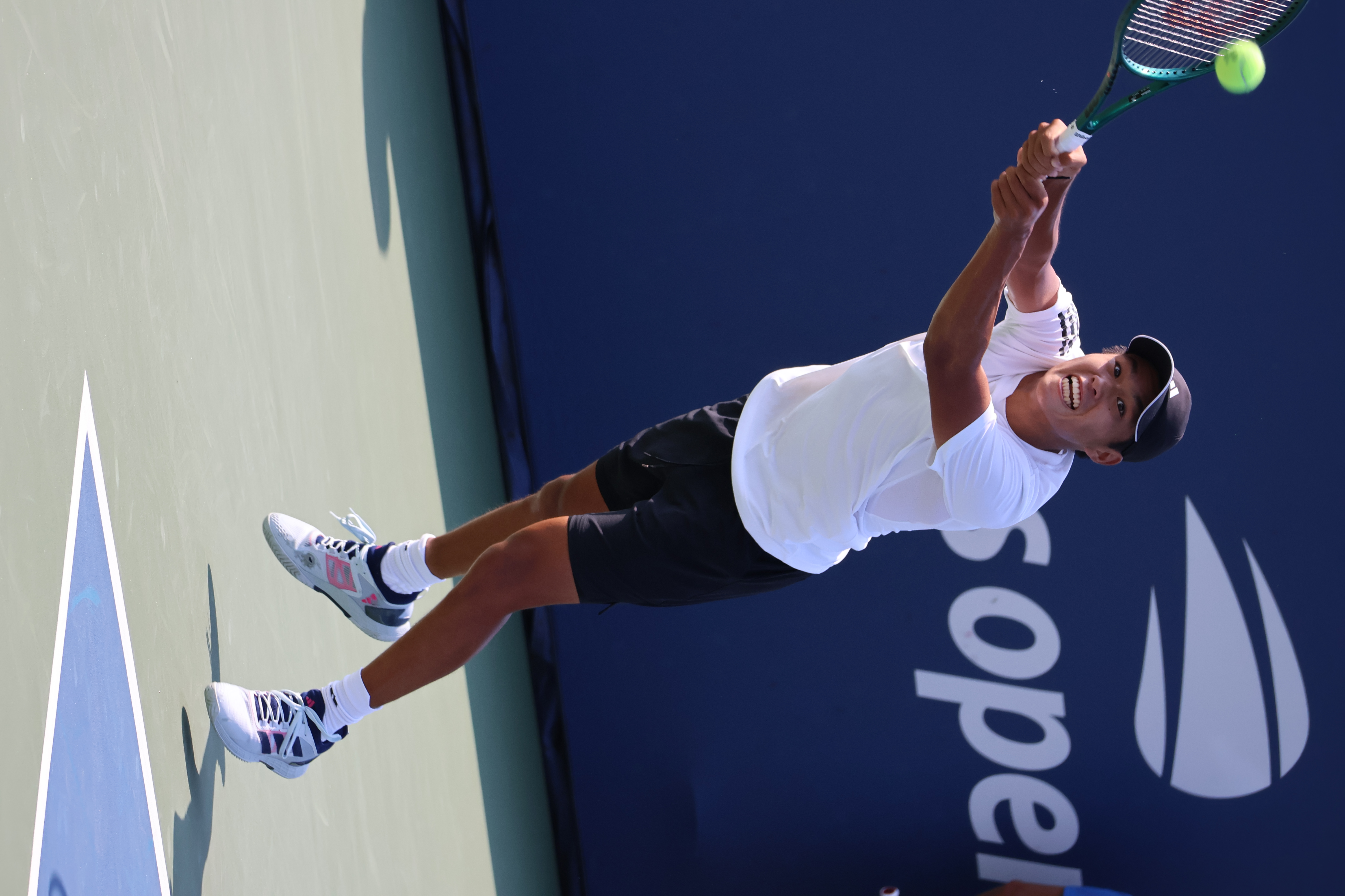 Pierwszy Triumf Młodego Lwa! Learner Tien Pisze Historię i Wstrząsa Światem Tenisa