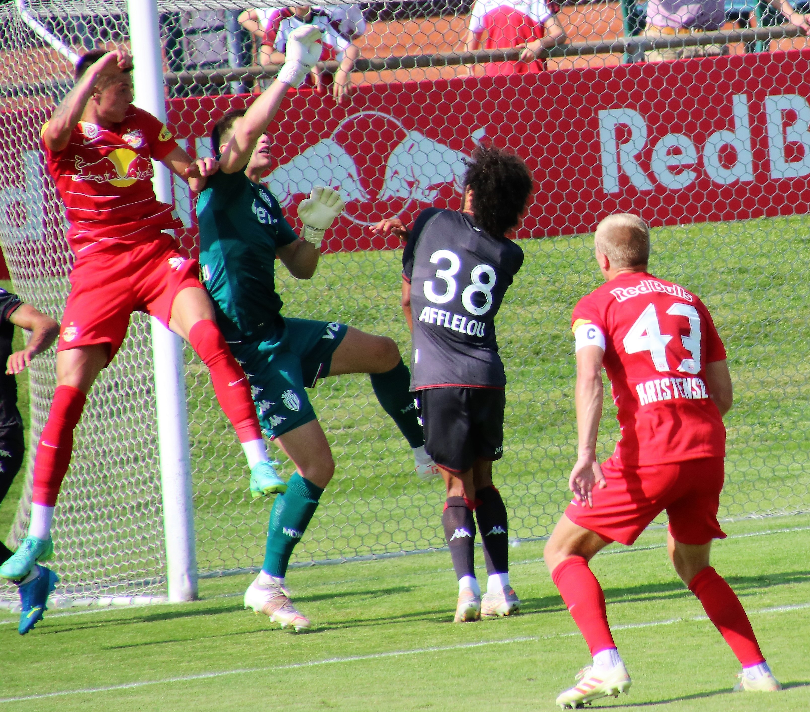 Przykro patrzeć, jak gasną marzenia. Francuska prasa bezlitośnie o Polaku