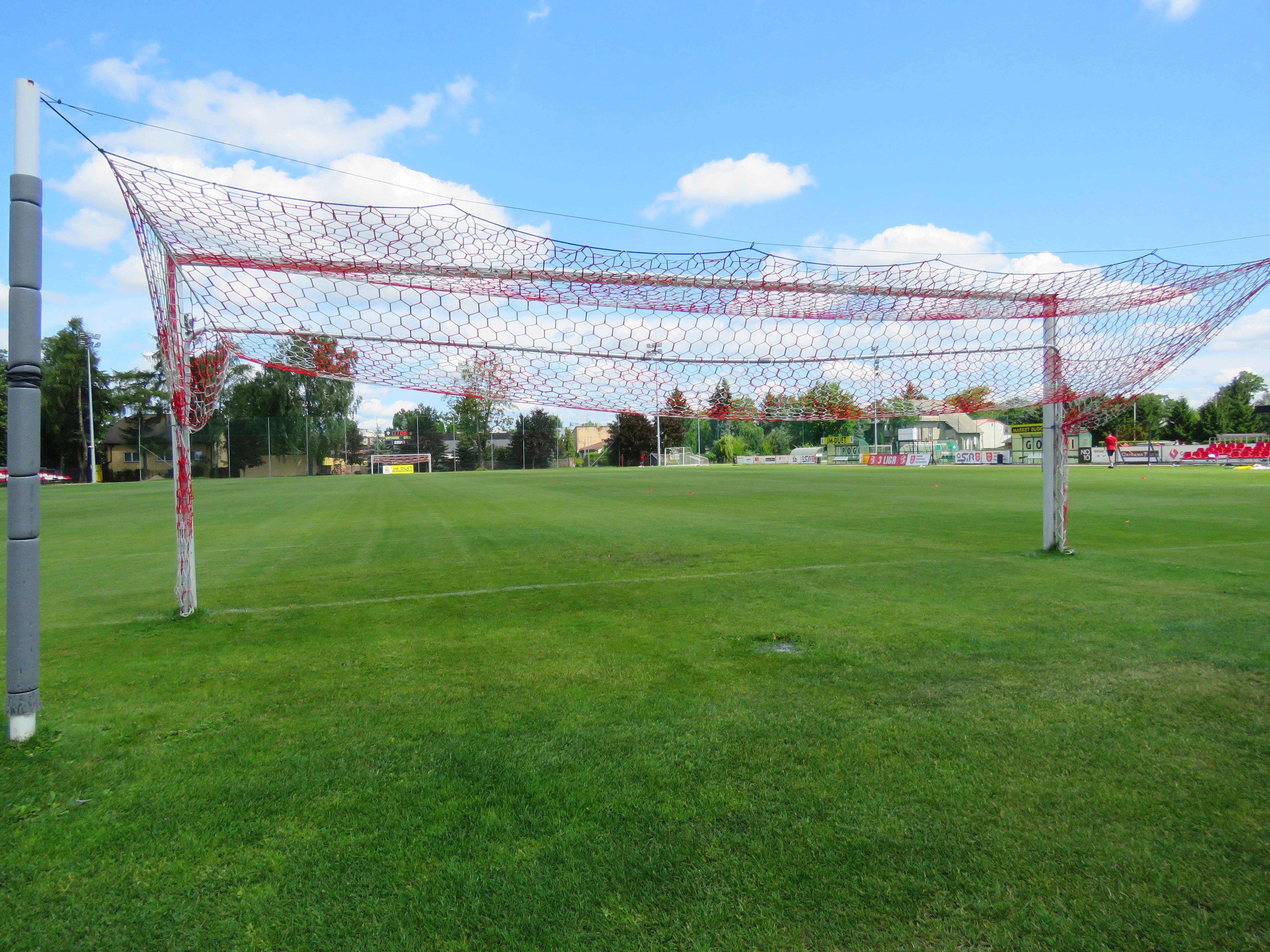 Beniaminek, który wstrząsnął ligą: Pogoń Grodzisk Mazowiecki pisze historię na naszych oczach!