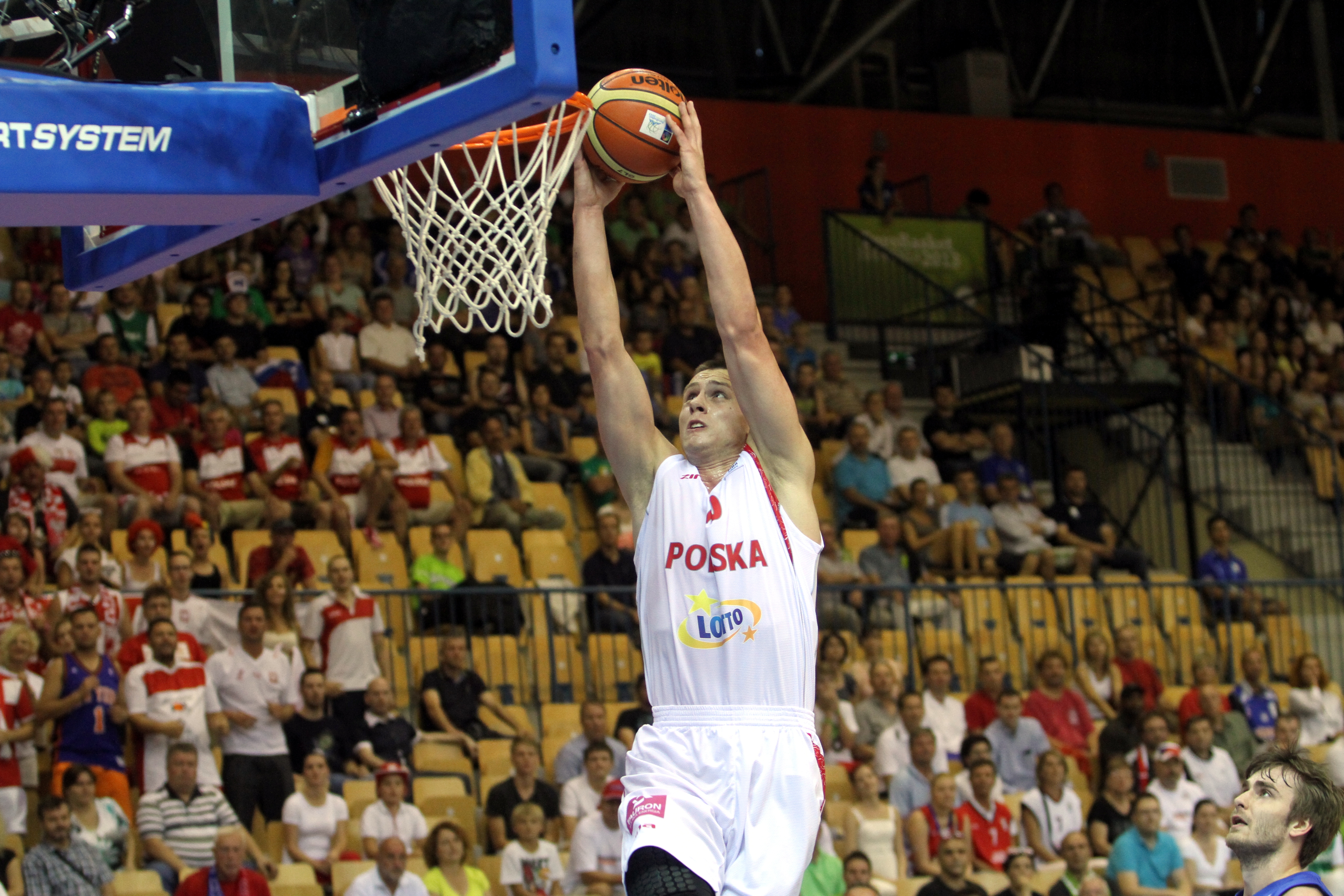 Ponitka gasi grecki ogień! Kapitan kadry lepszy od selekcjonera w thrillerze EuroCup