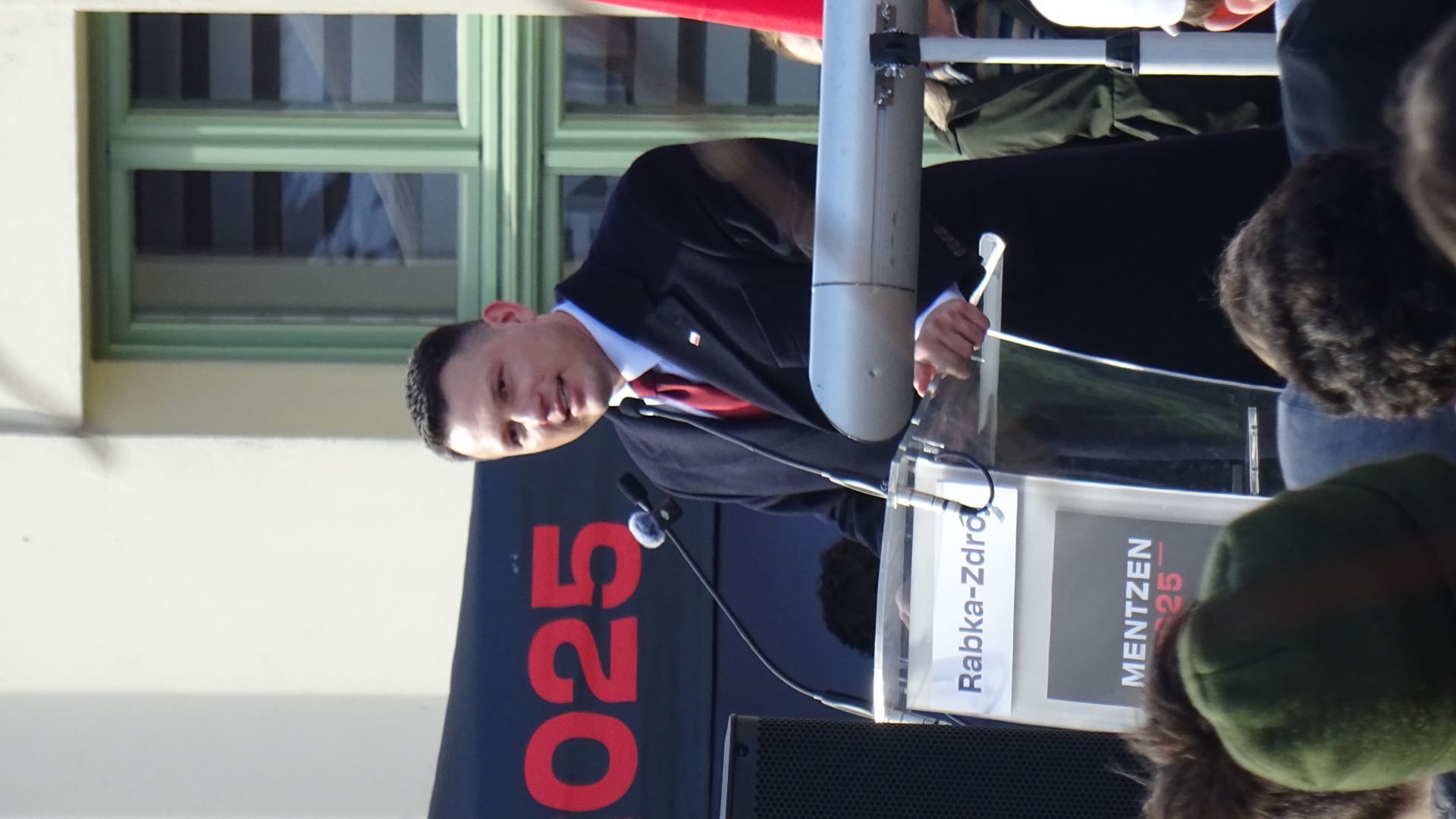 Jest wniosek o ściganie Sławomira Mentzena. Analiza prawnych i politycznych konsekwencji incydentu na Marszu Niepodległości