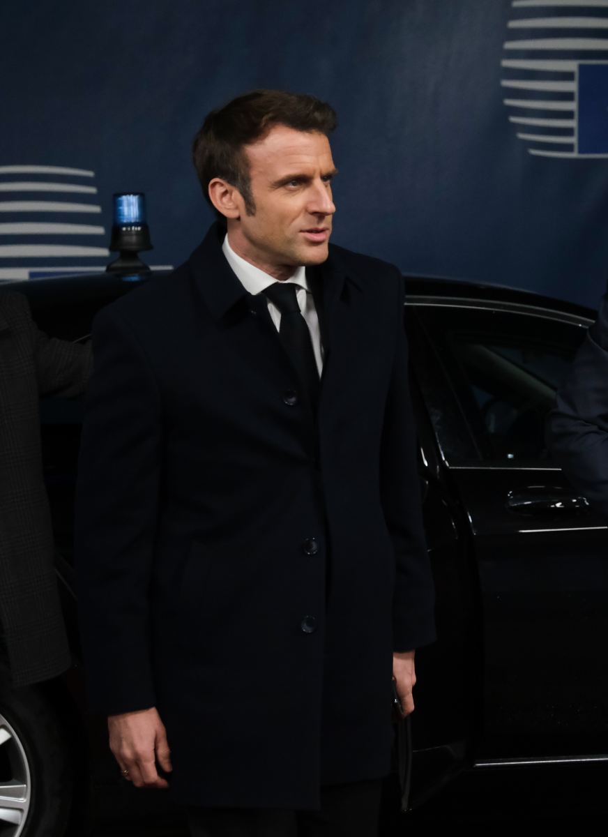 Macron inicjuje strategiczny zwrot: Francja w obliczu nowej ery w obronności