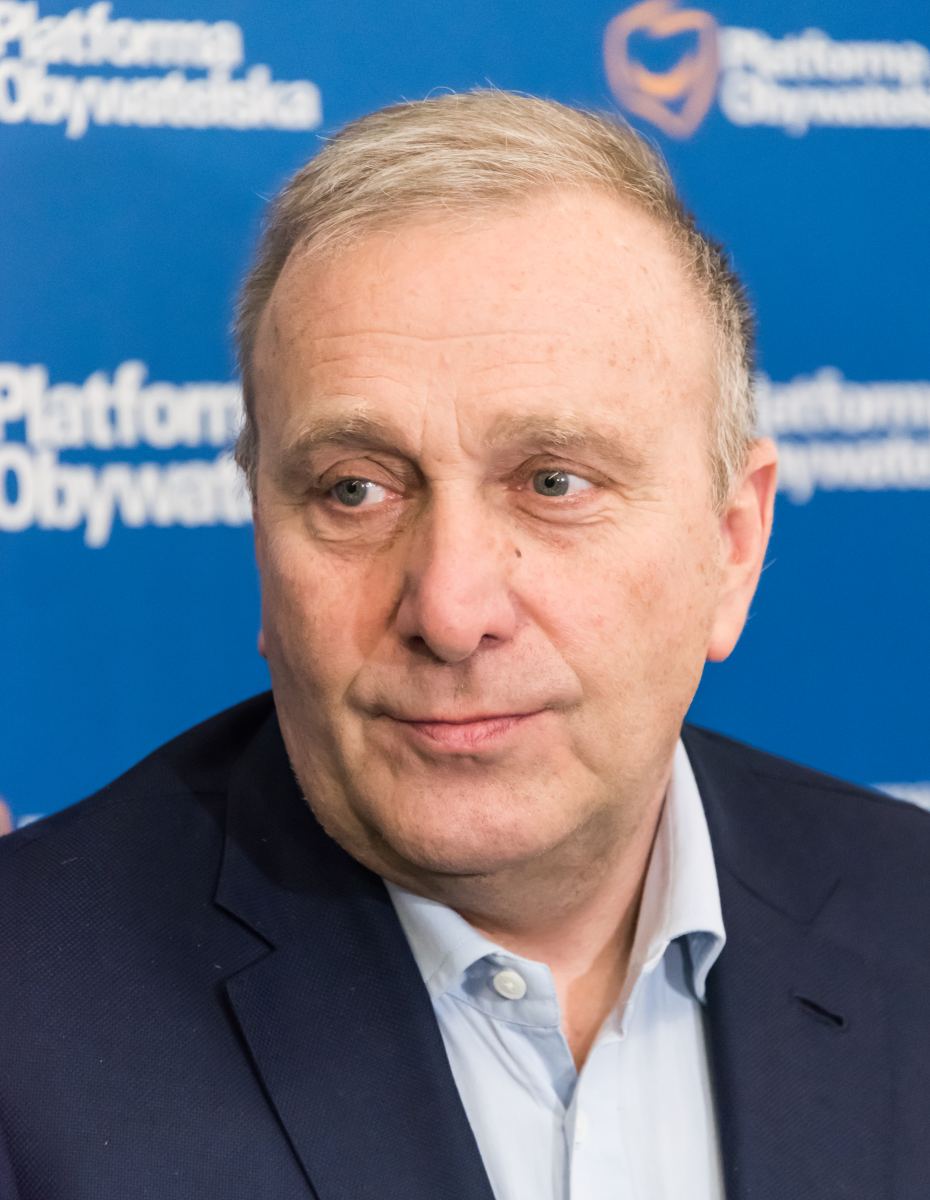 Schetyna o aferze Collegium Humanum: Analiza politycznego wsparcia dla Jacka Sutryka