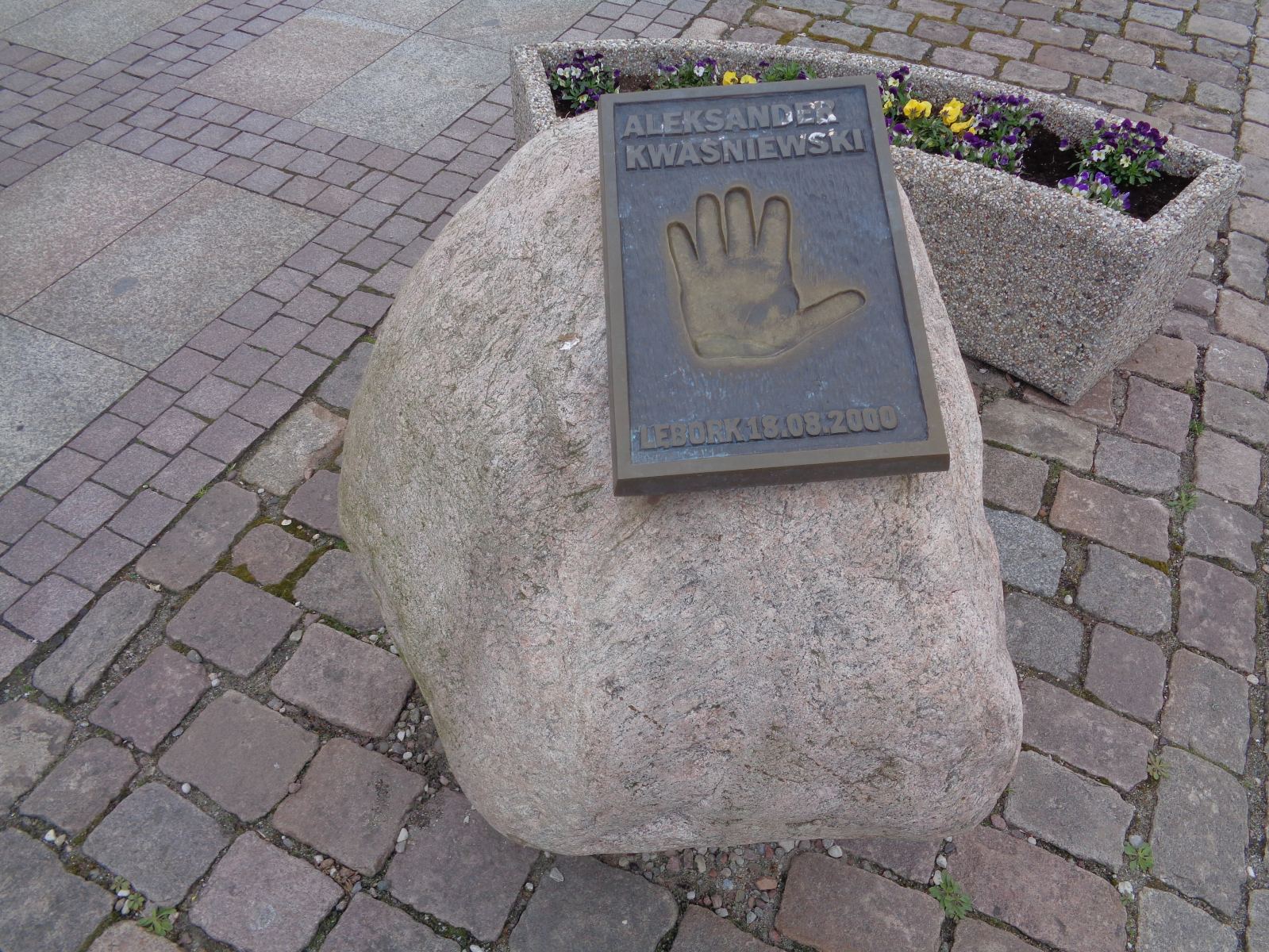 Aleksander Kwaśniewski i zimna diagnoza dla Ukrainy: Dlaczego trwały pokój jest iluzją?