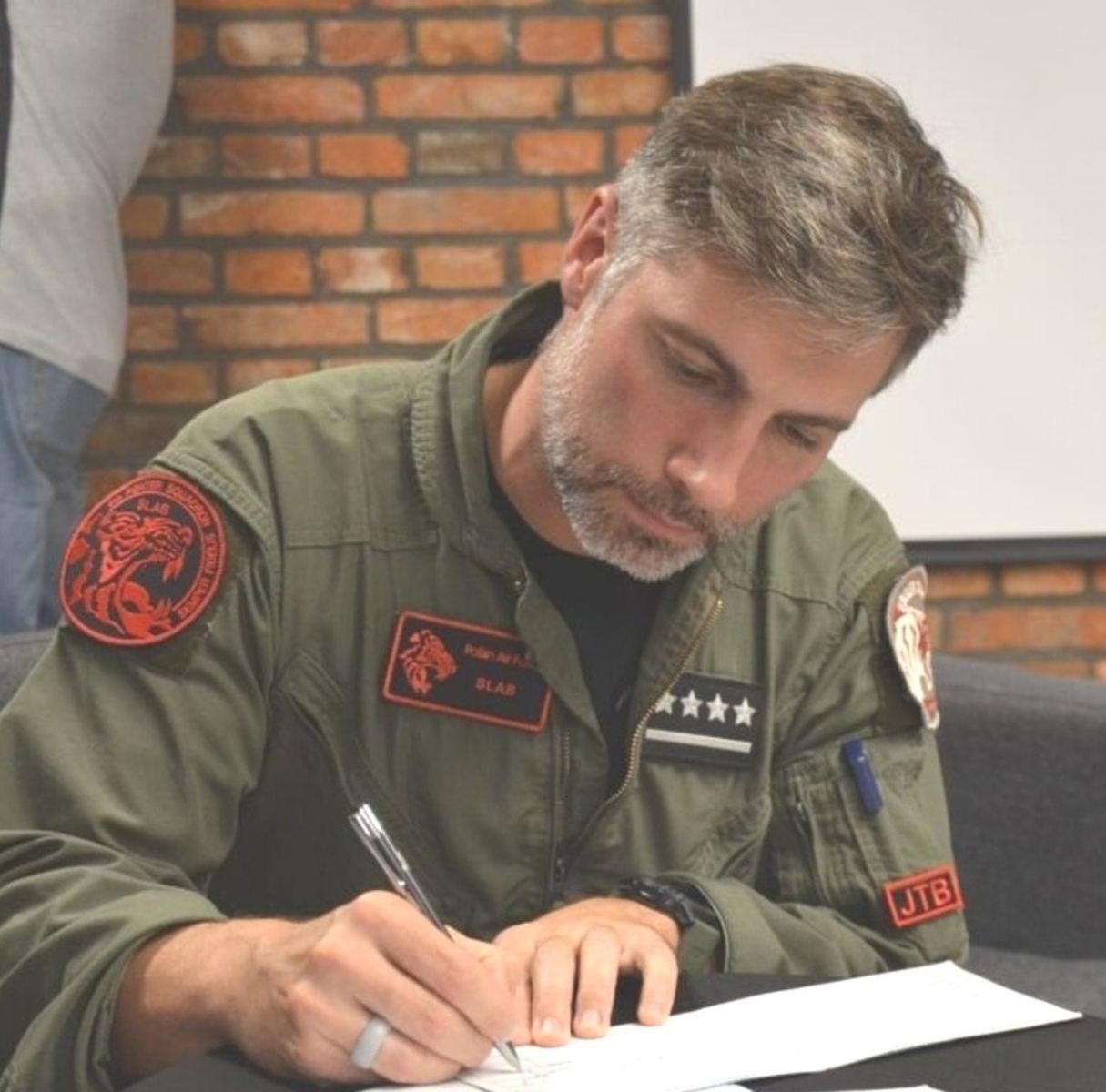 Niesamowite, jak Polacy otworzyli serca dla synów bohatera. Ta historia przywraca wiarę w ludzi!