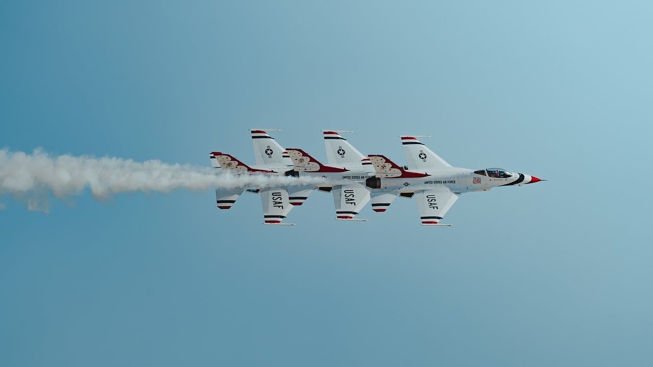 F-16 w ogniu: Analiza misji, która przyniosła pilotowi Srebrną Gwiazdę