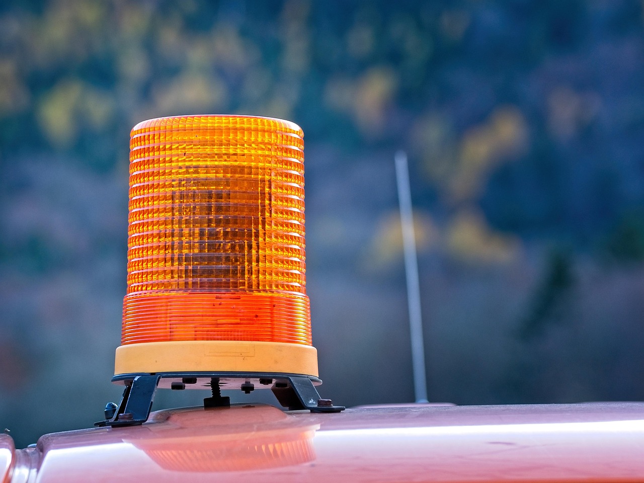 Śmiertelny wypadek na DK78: Analiza przyczyn i konsekwencji drogowych tragedii