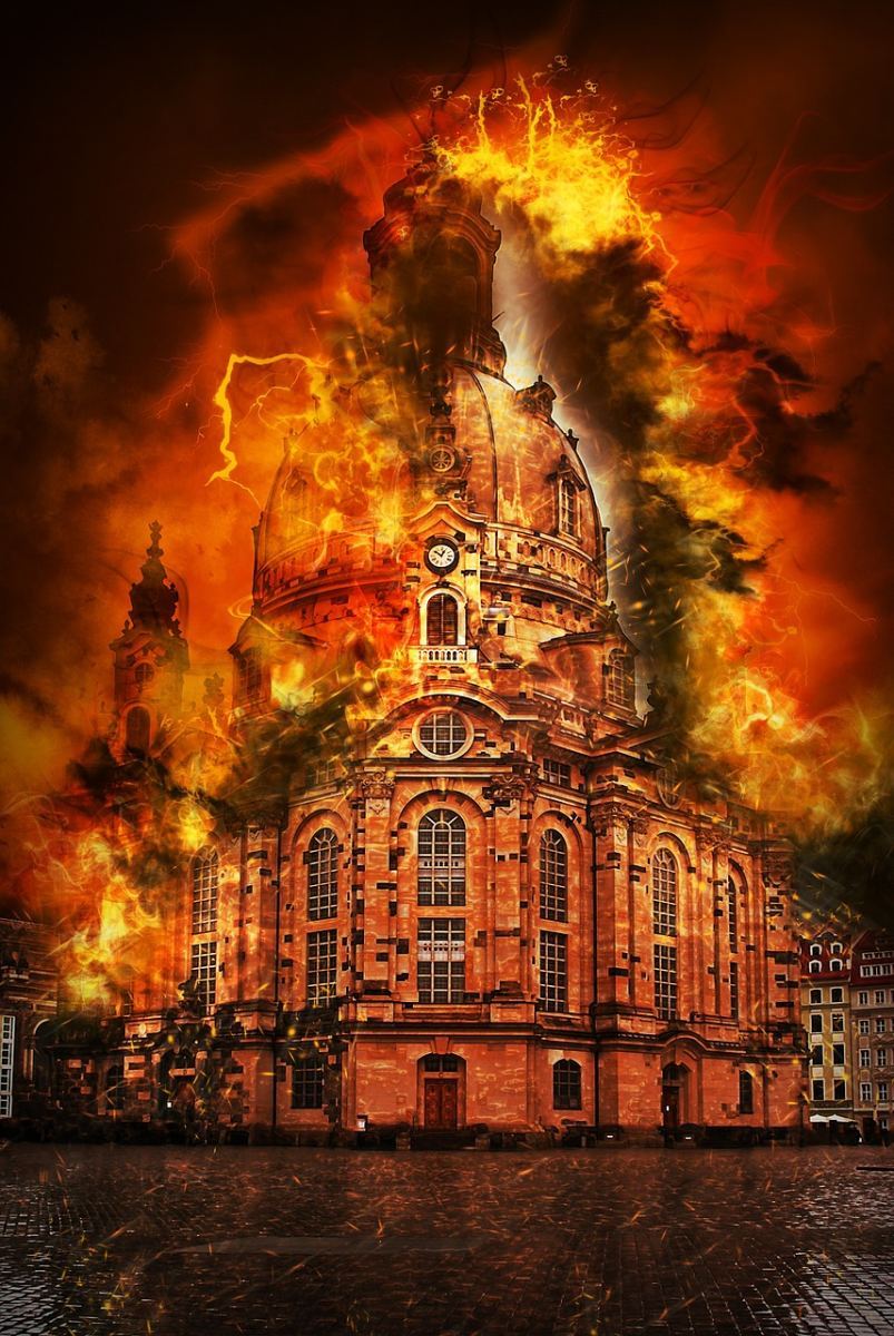 Lublin: Rozległy pożar kościoła Najświętszego Serca Jezusowego – grozi rozbiórka świątyni