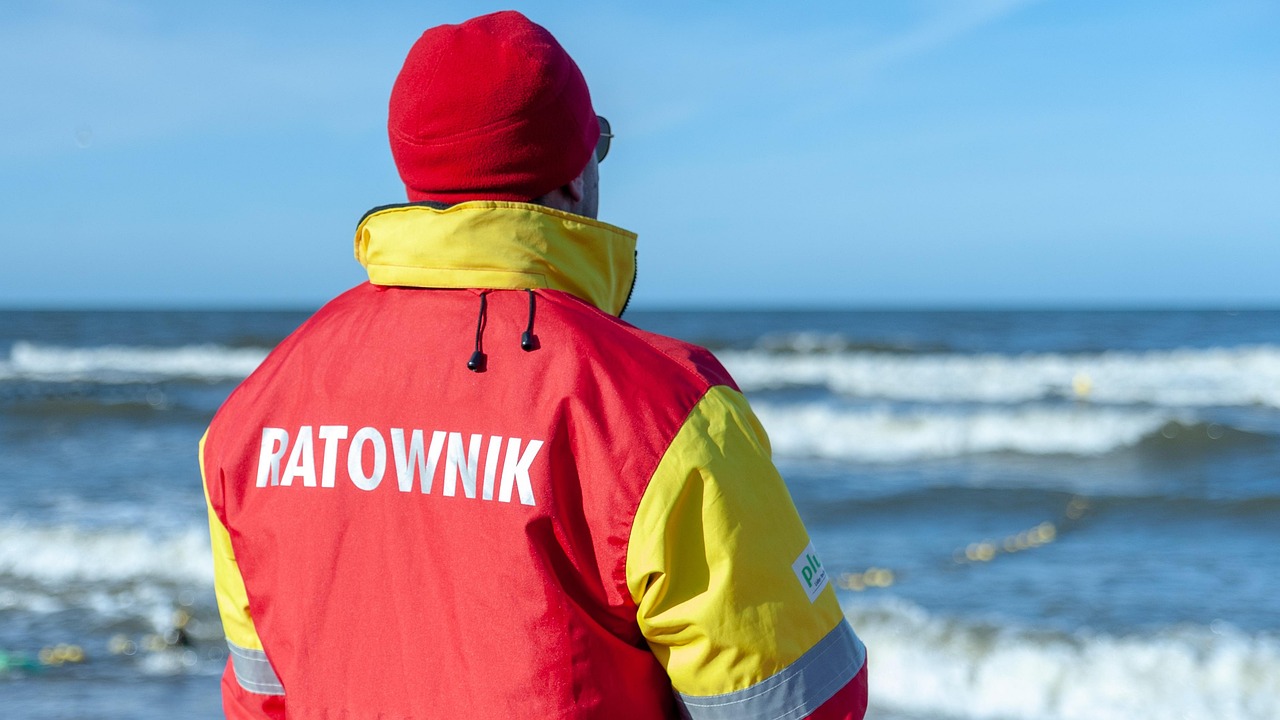 Karetka na czerwonym świetle: Tragiczny wypadek w Jedlińsku i wyrok dla kierowcy