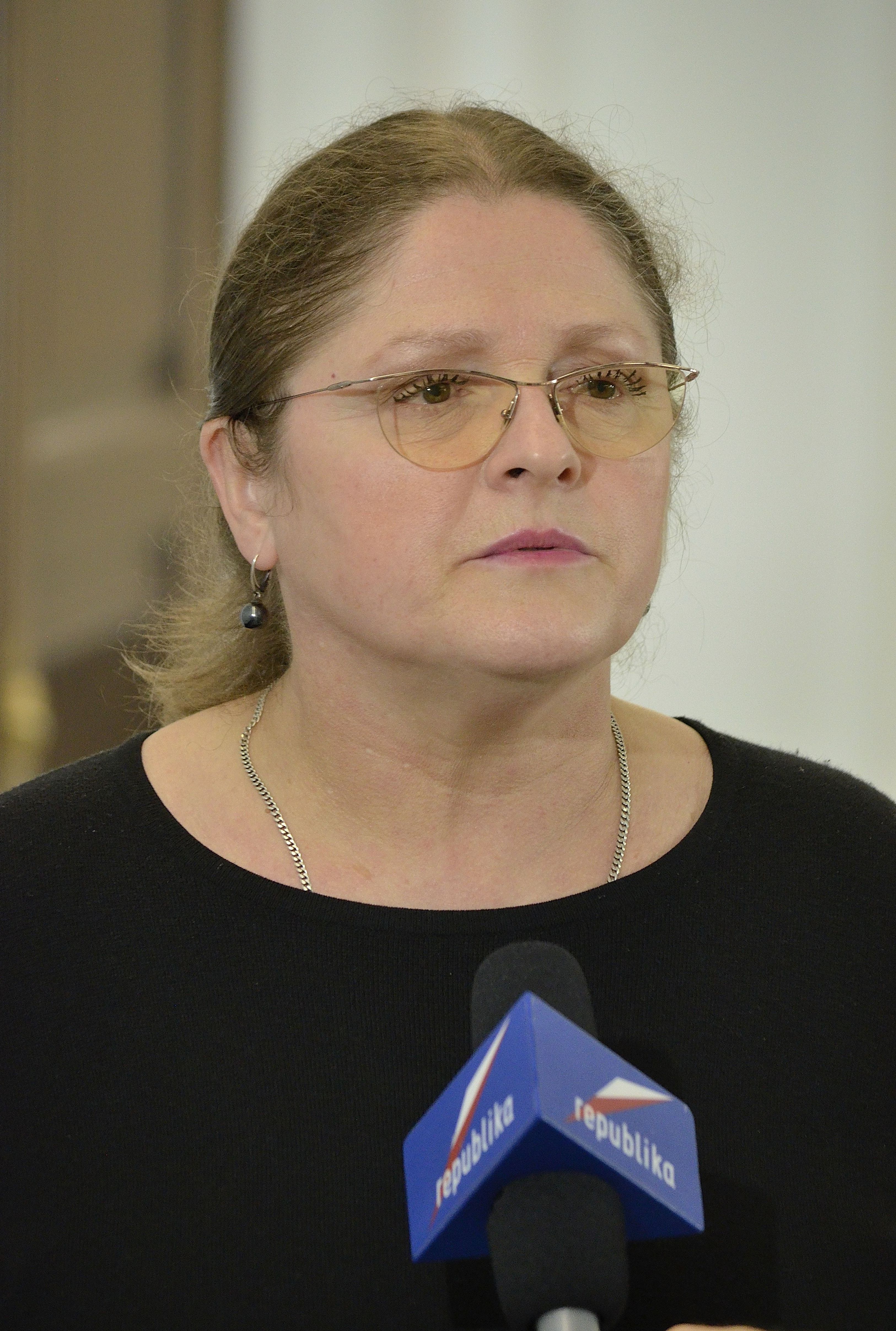 Krystyna Pawłowicz odchodzi z TK: Analiza konsekwencji dla państwa i jej portfela