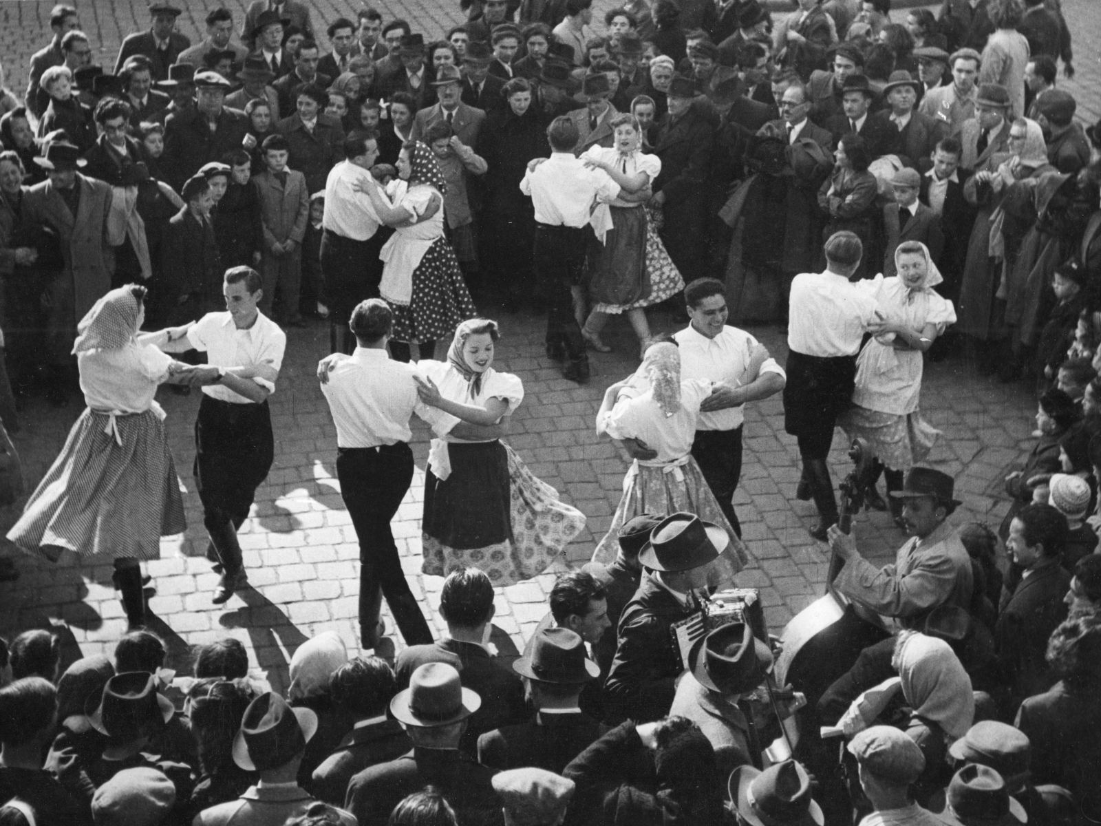 Węgrzy i obawy o ingerencję w wybory: Sondaż ujawnia rosnące zaniepokojenie