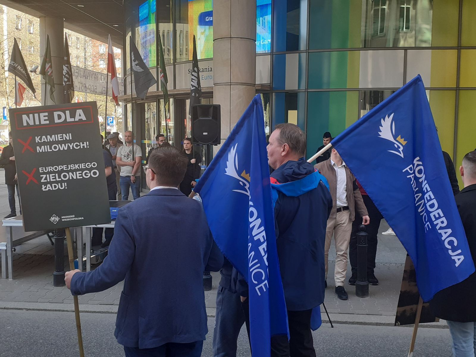 Wybory 2027: Konfederacja kluczem do władzy? Analiza sondażu Opinia24