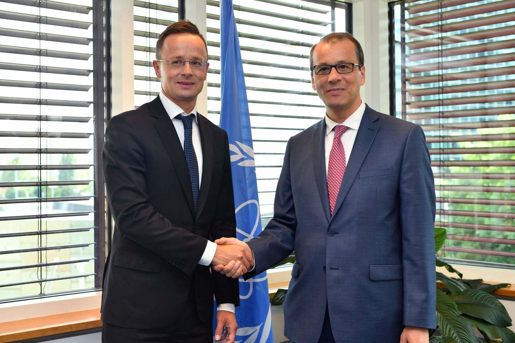 Węgierski Minister Szijjártó Krytykuje Sekretarza Generalnego NATO po Ostrzeżeniach o Zagrożeniu Rosyjskim