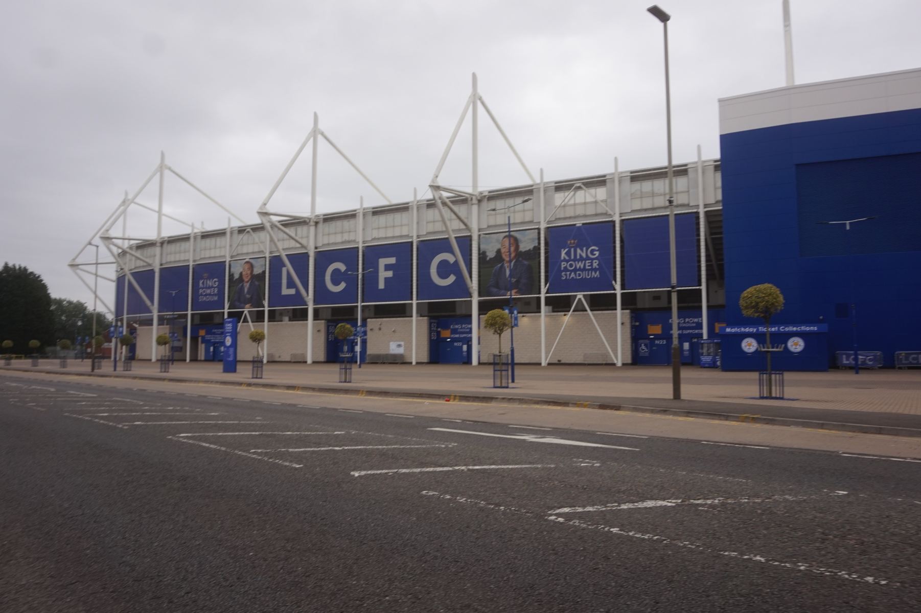 Sensacja na King Power Stadium! Abdul Fatawu oddał gol z własnej połowy boiska!