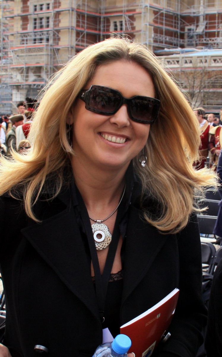 Sałatka w kształcie wieńca od Ewy Wachowicz – świąteczny hit, który zachwyci Twoich gości!