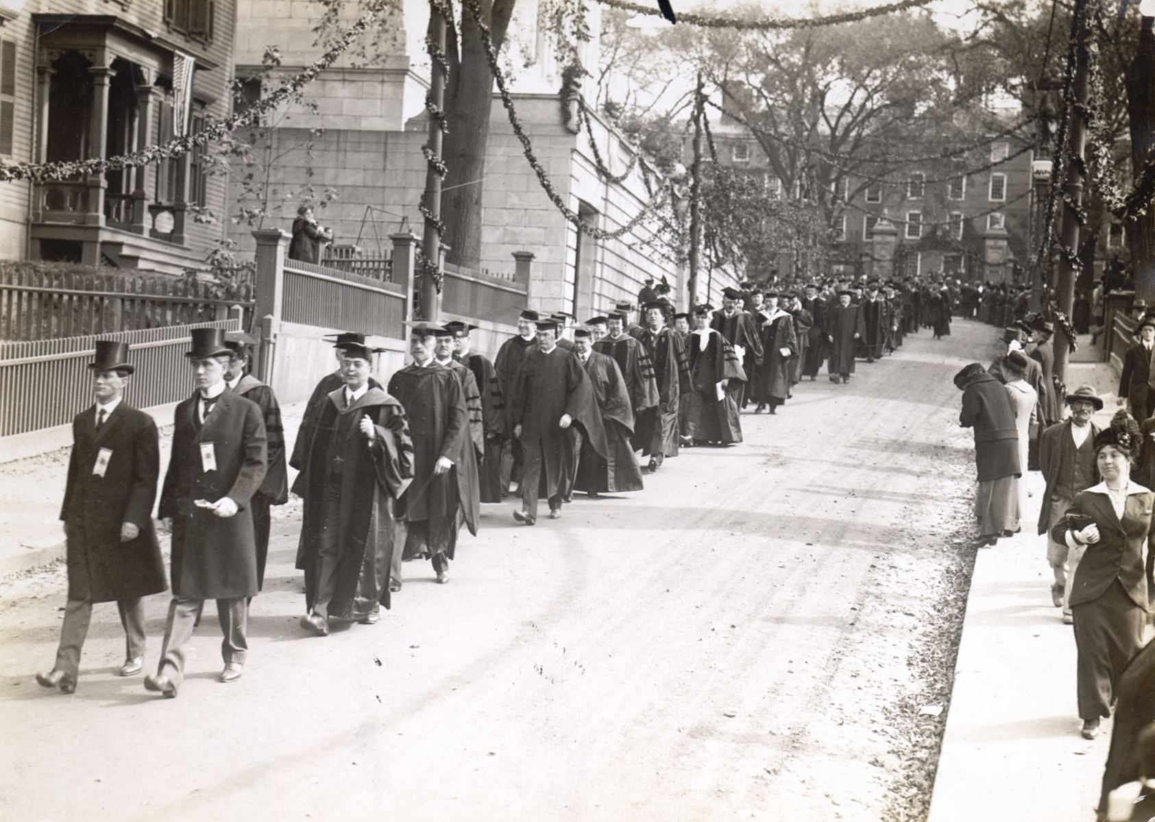 Strzelanina na Uniwersytecie Browna: Napastnik otworzył ogień, ofiary śmiertelne i ranni