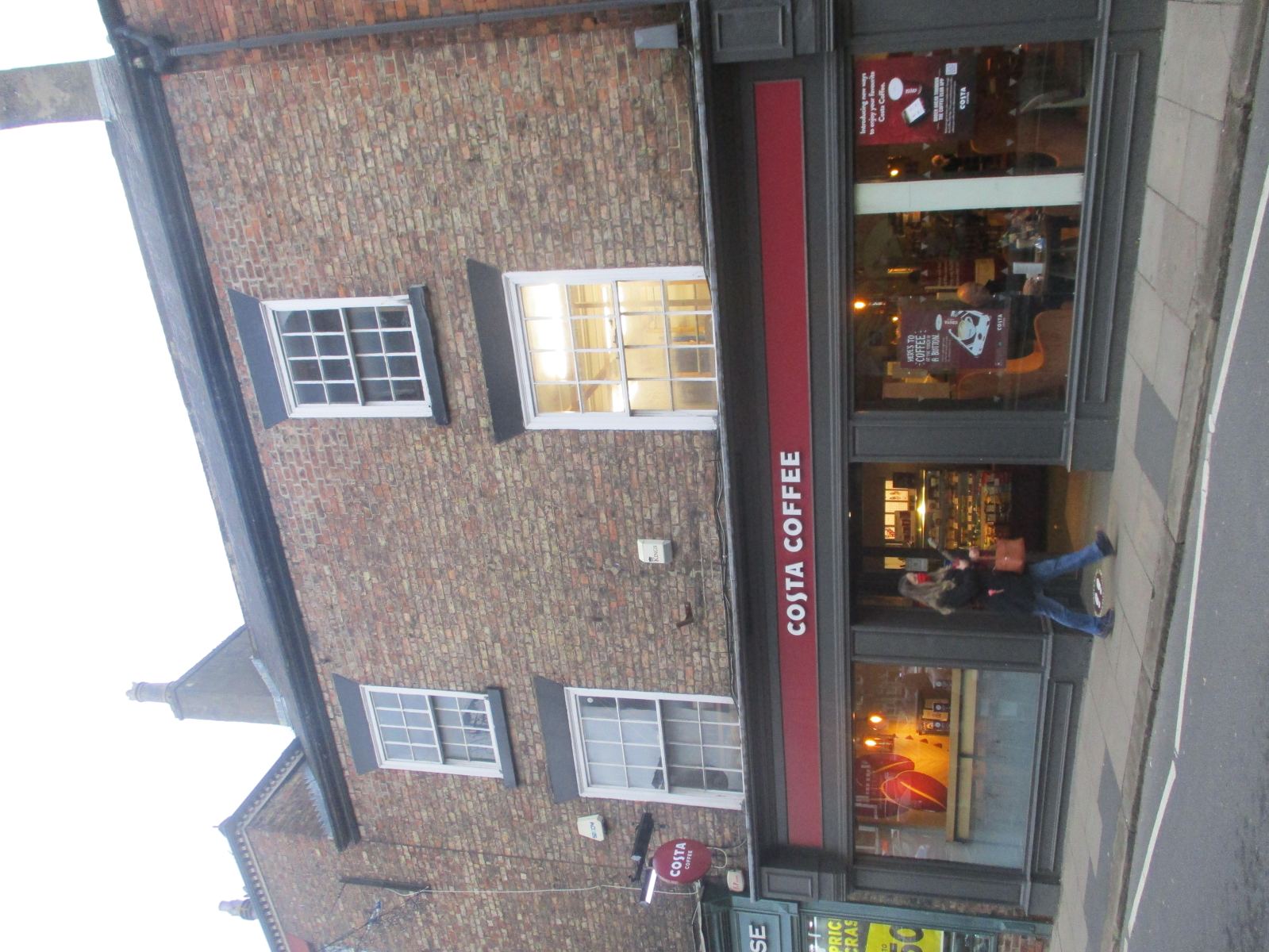 Analiza Finansowa: Przyszłość znana sieci Costa Coffee w rękach inwestorów?