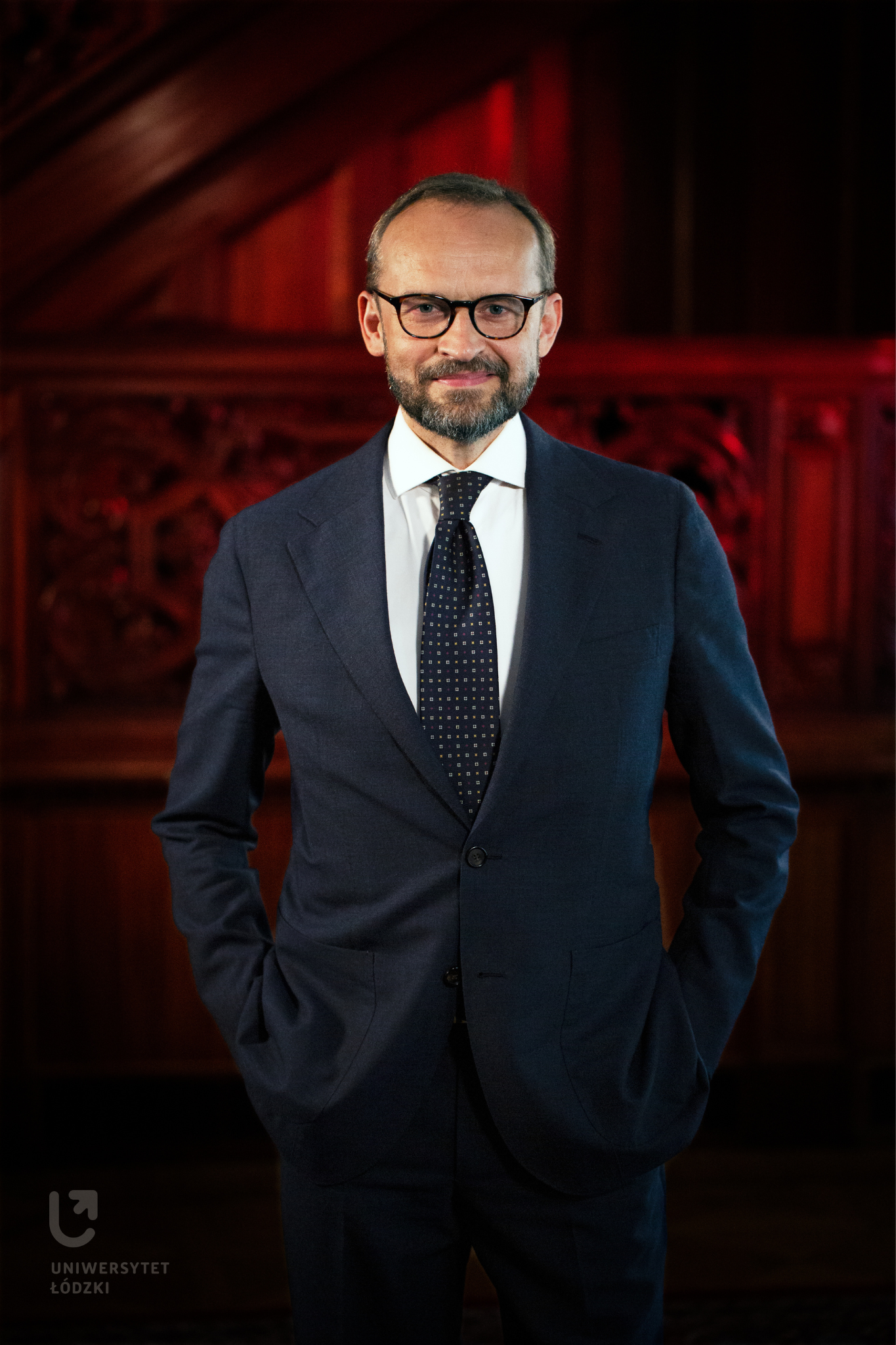 Złoty dostęp do władzy: Analiza działalności Macieja Boguckiego na styku biznesu i polityki